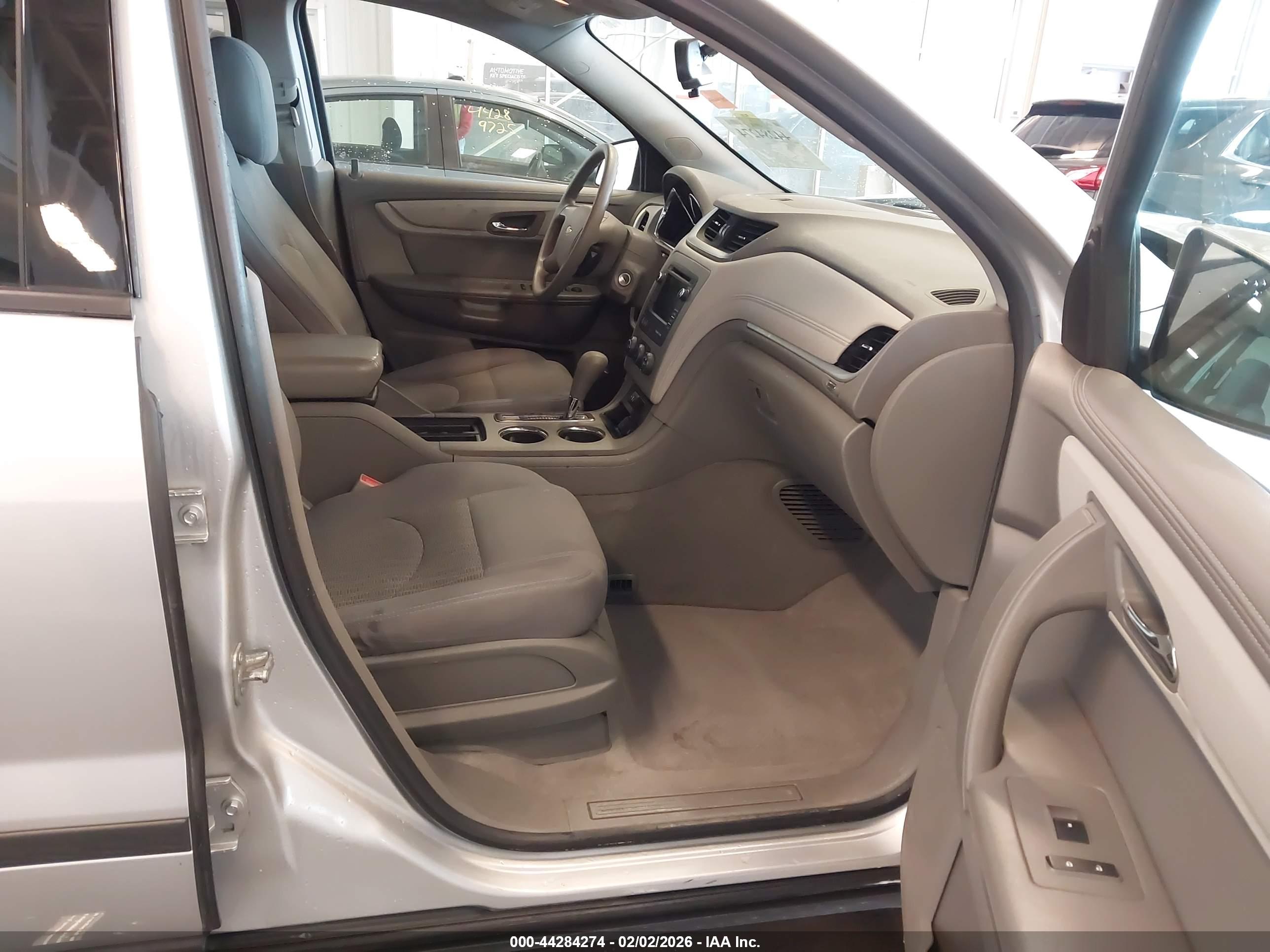 CHEVROLET TRAVERSE image 5