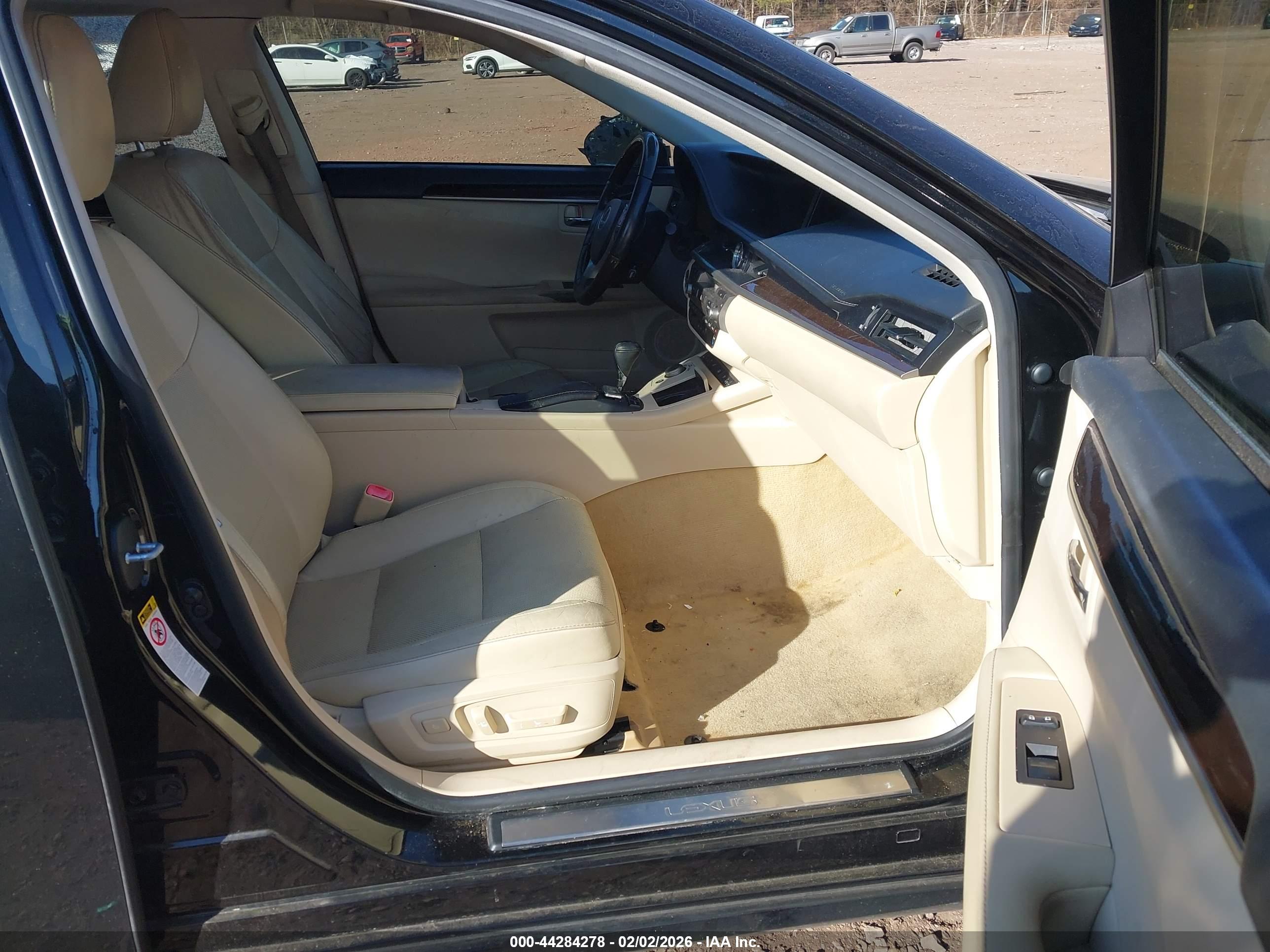 LEXUS ES image 5