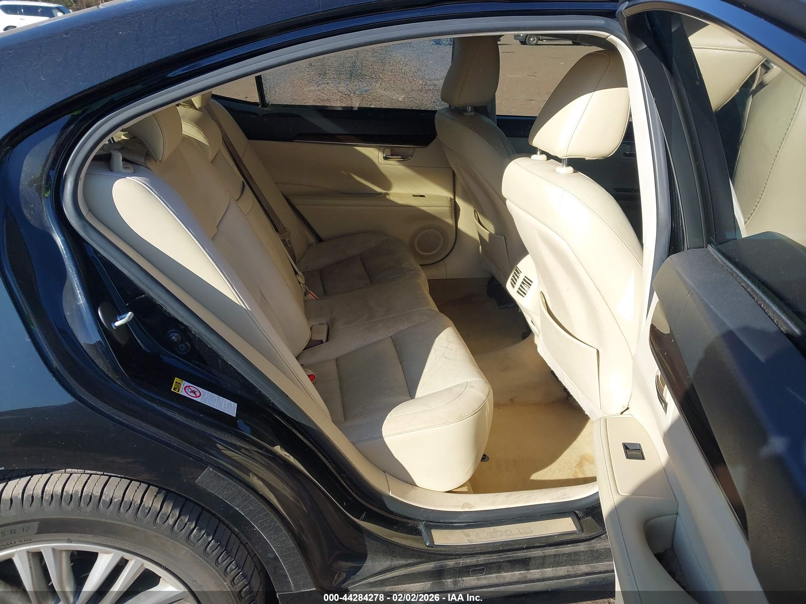LEXUS ES image 8