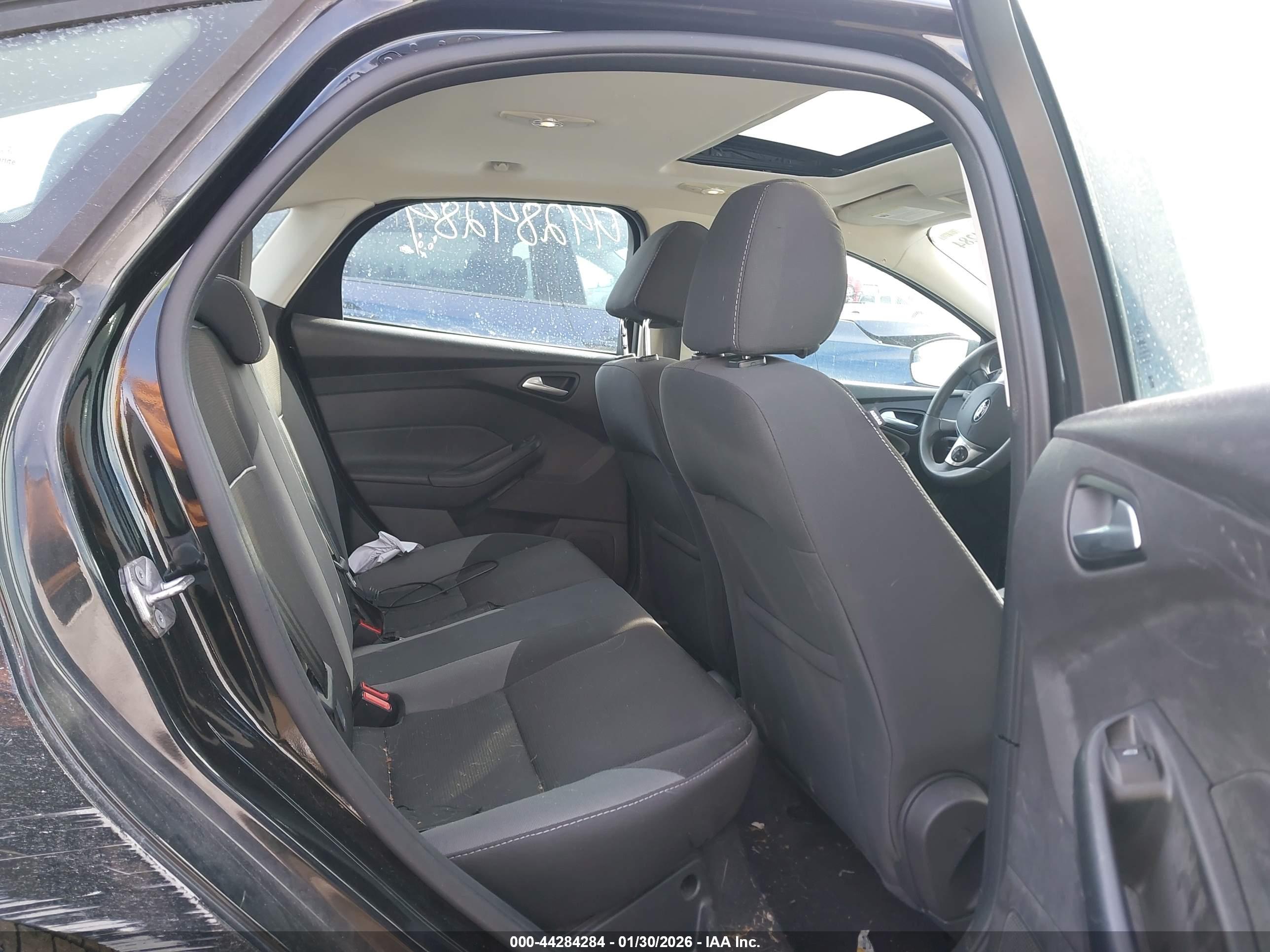 FORD FOCUS image 8