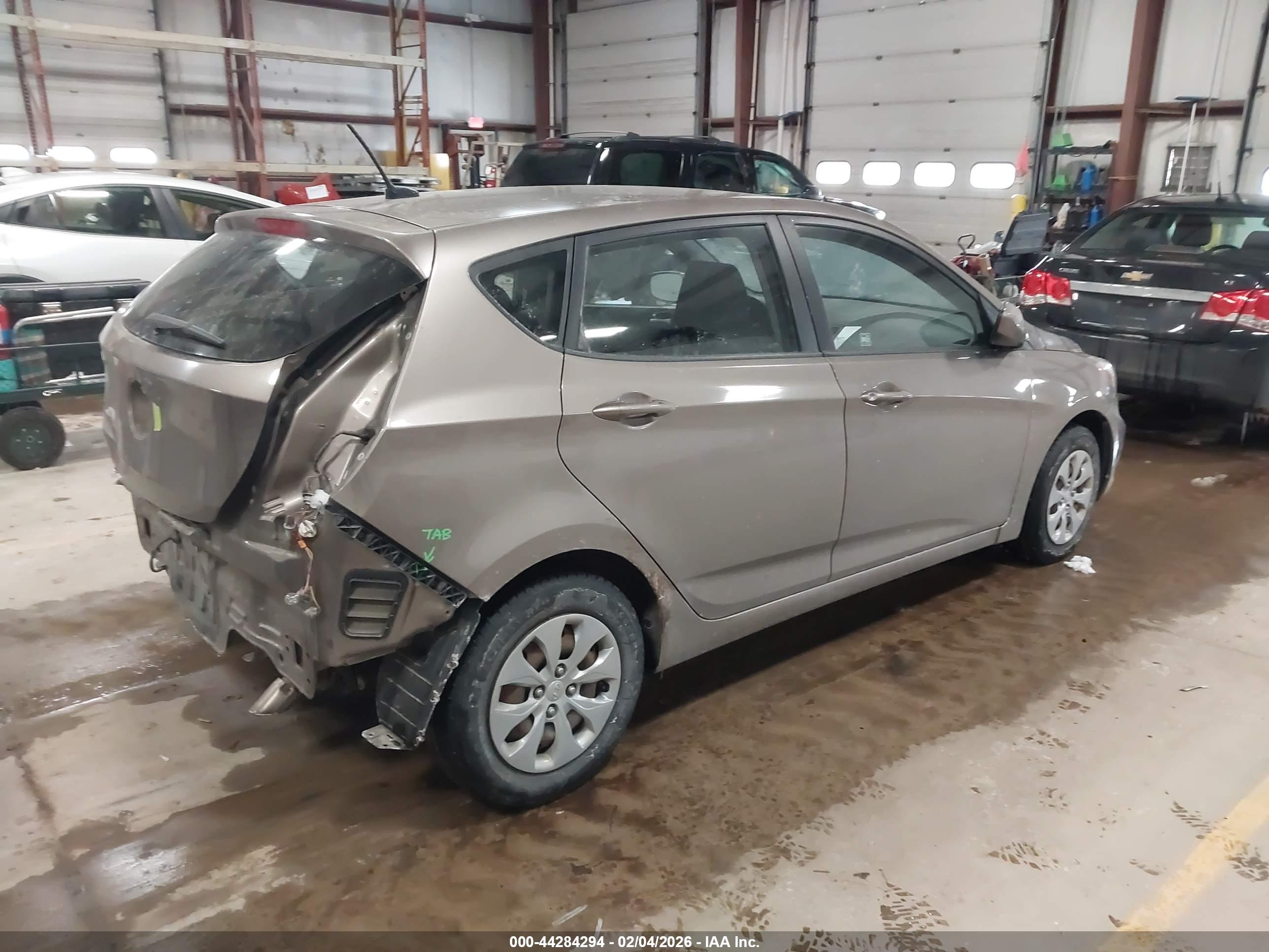 HYUNDAI ACCENT image 4