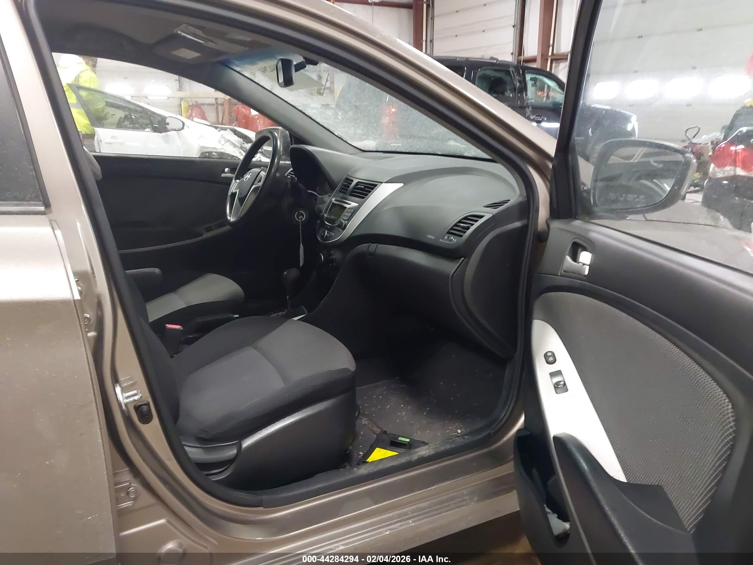 HYUNDAI ACCENT image 5