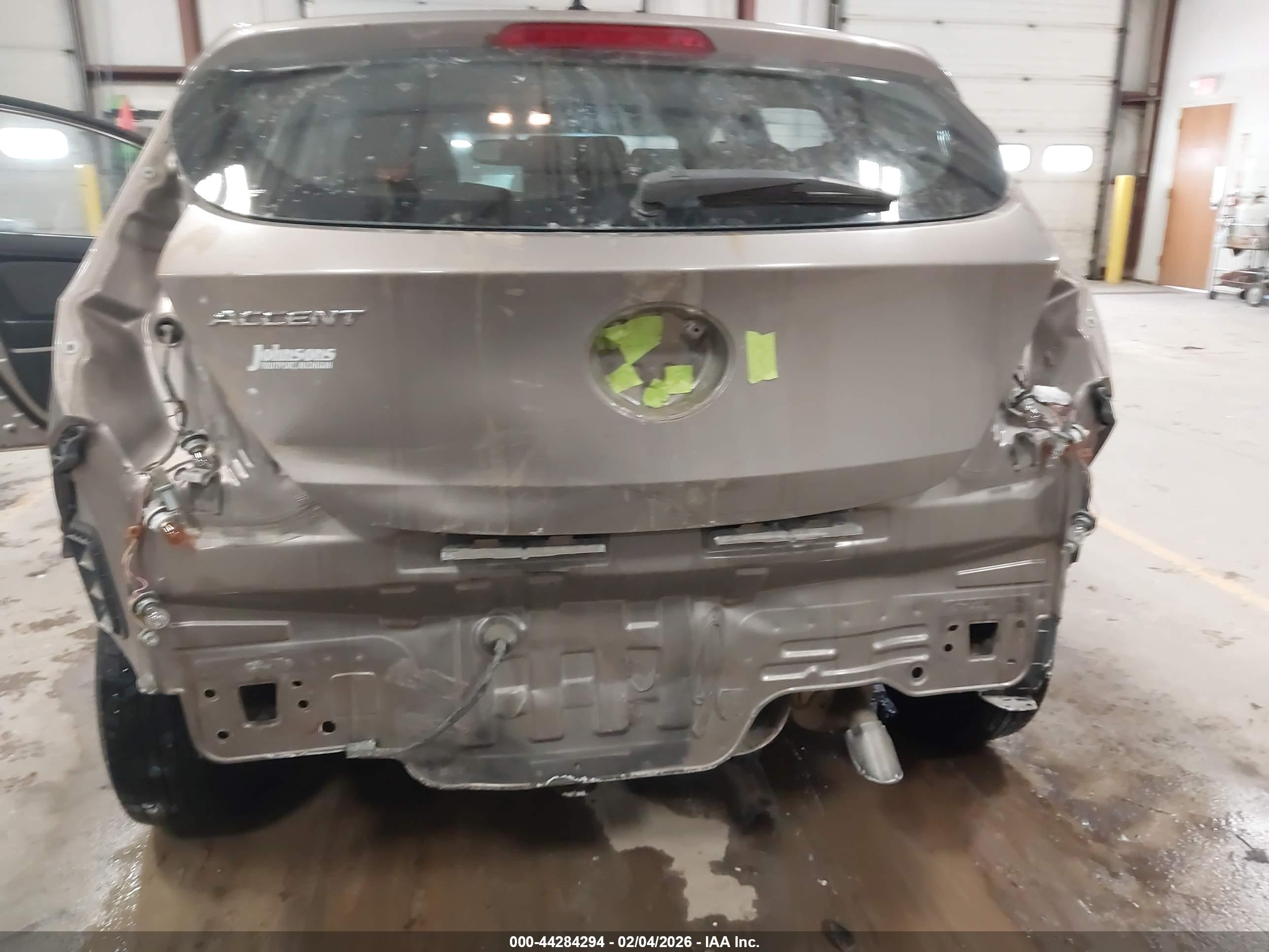HYUNDAI ACCENT image 6