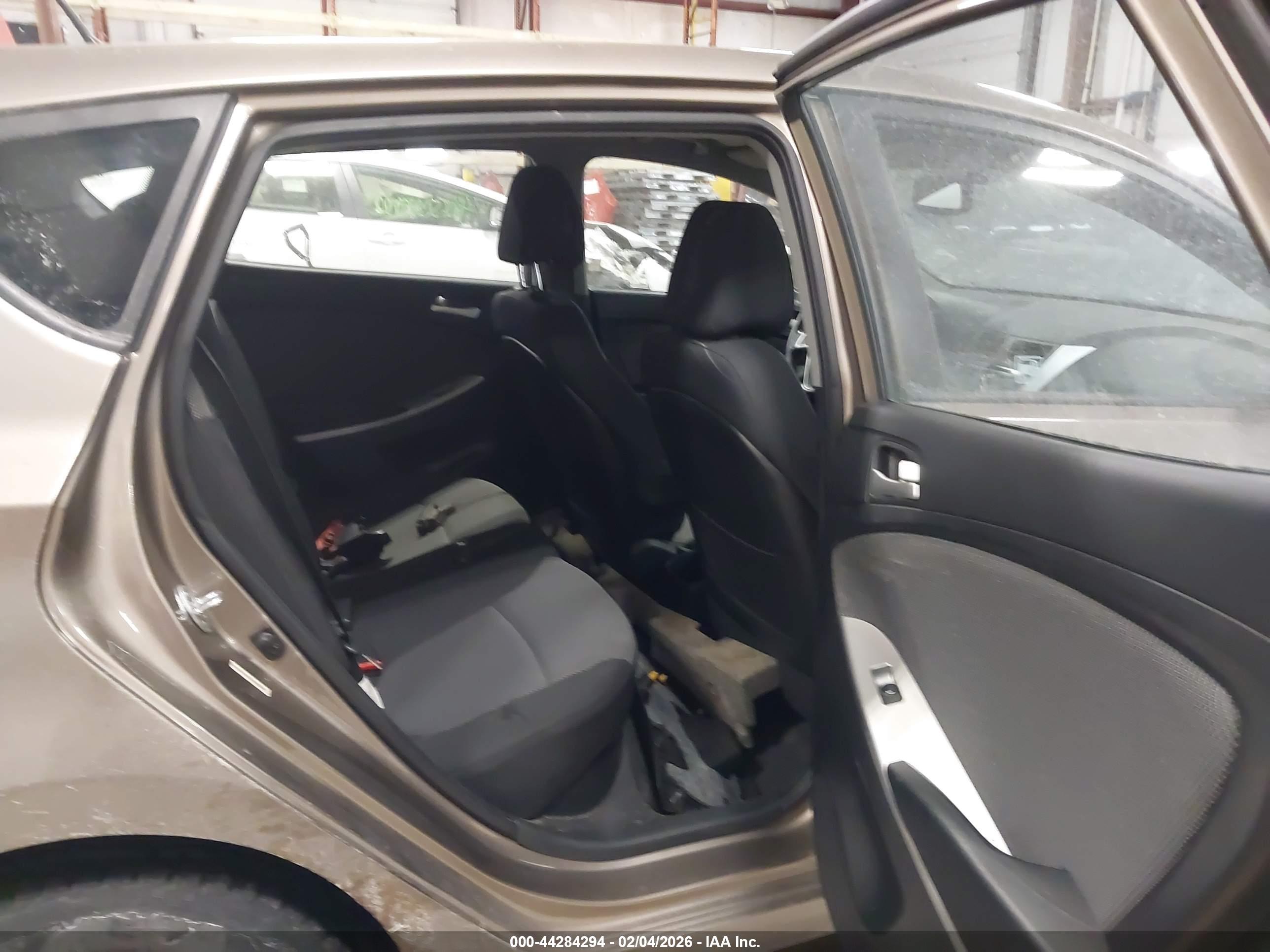 HYUNDAI ACCENT image 8