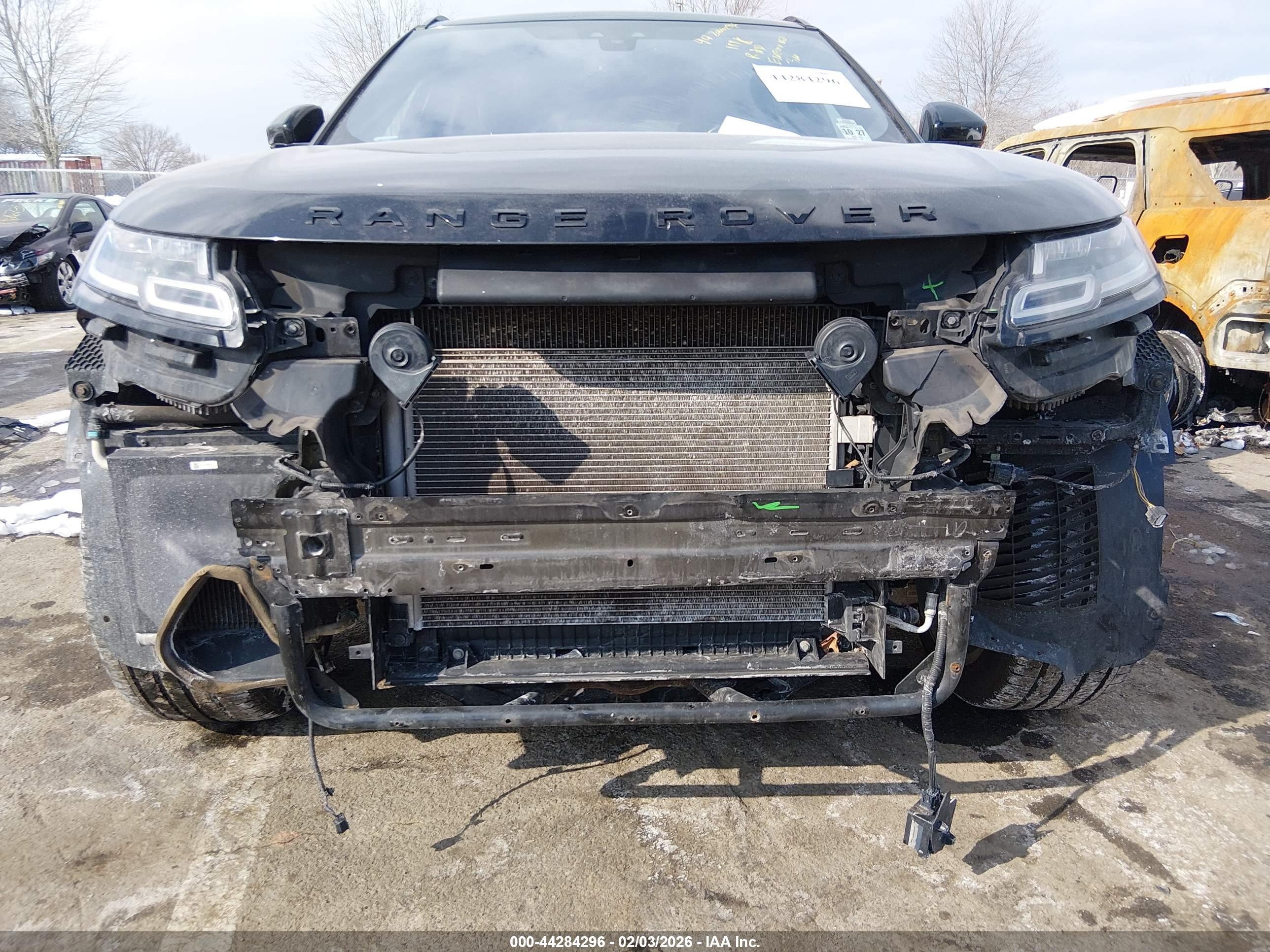 LAND ROVER image 6