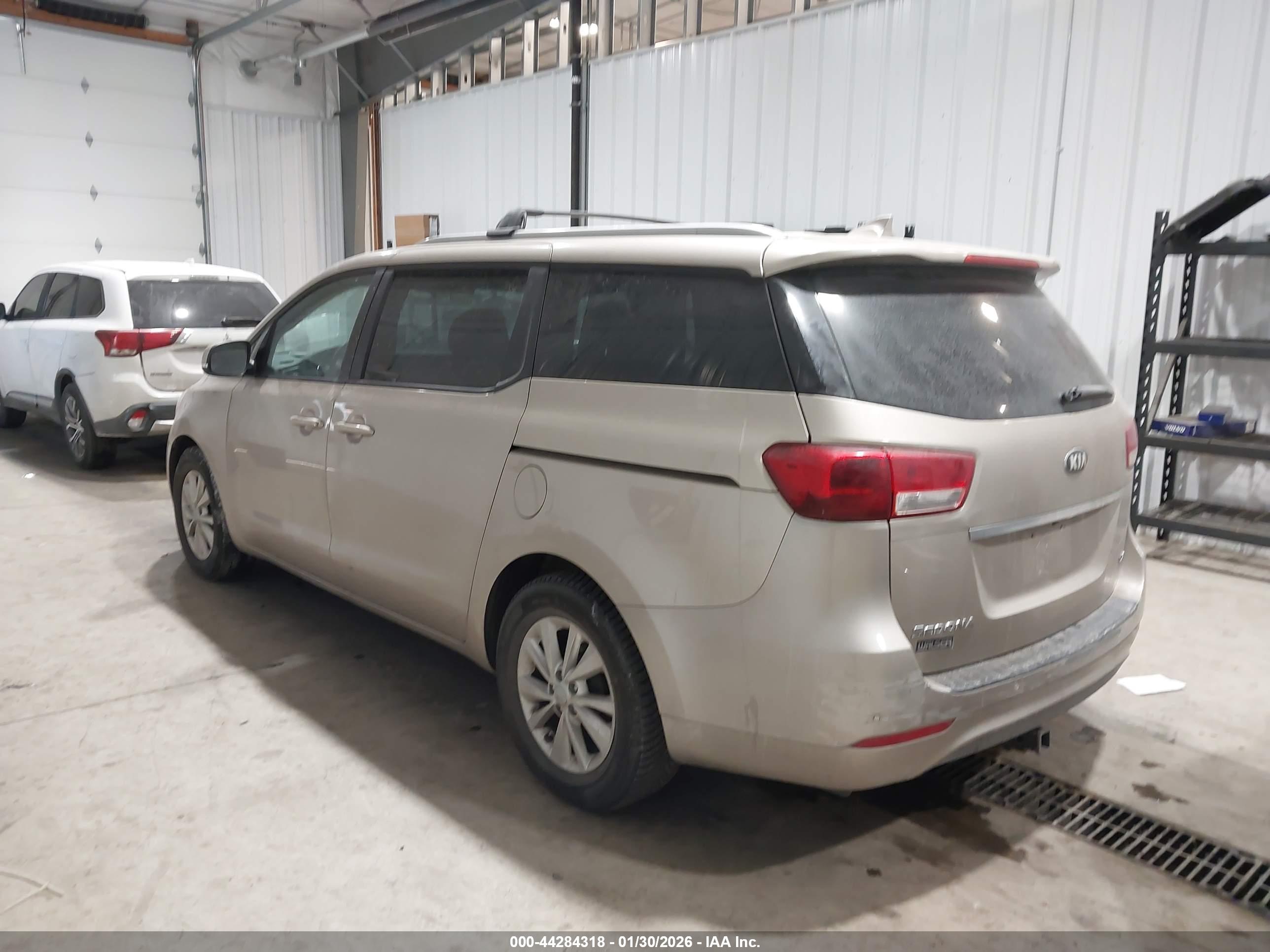 KIA SEDONA image 3