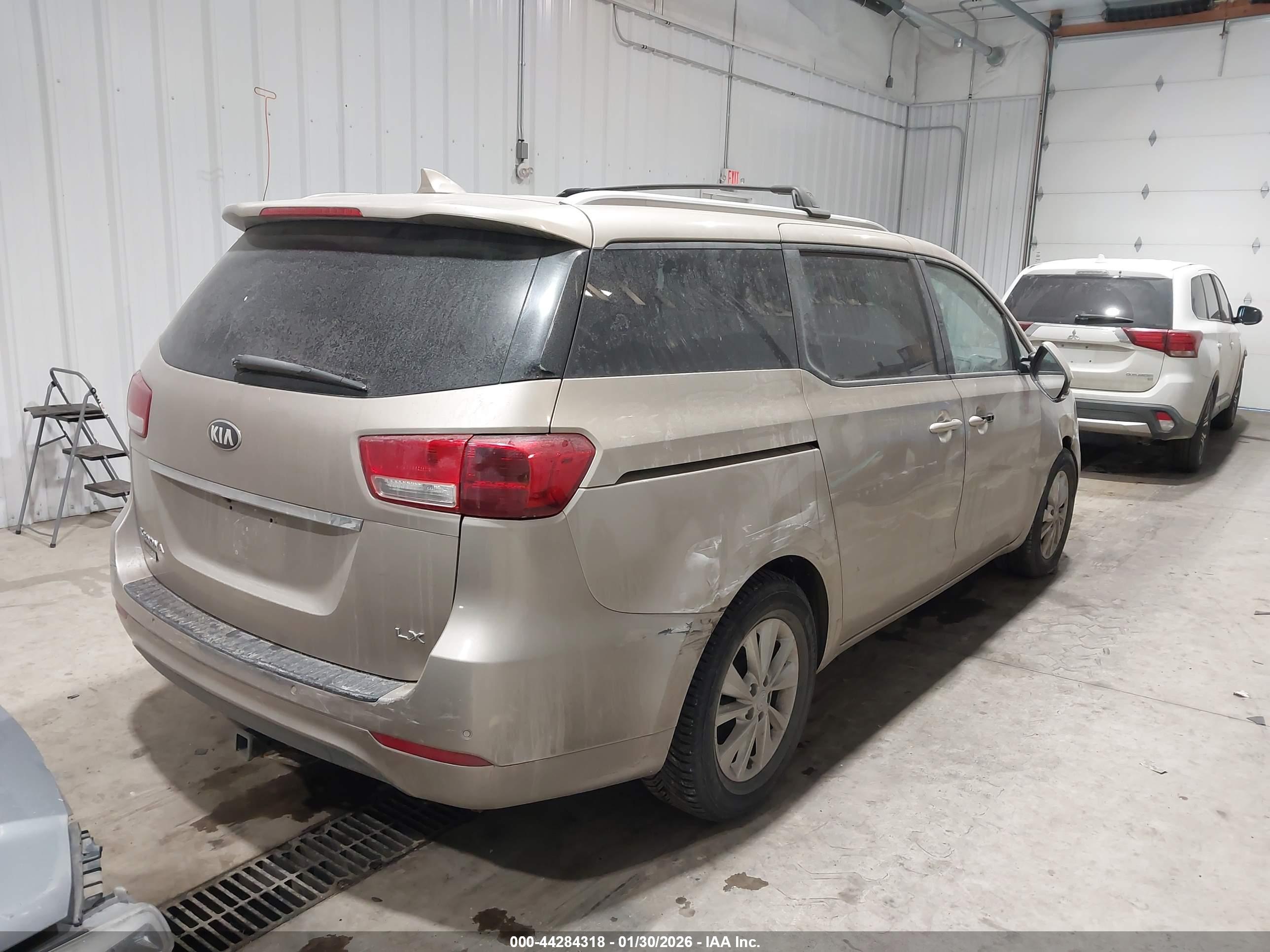 KIA SEDONA image 4