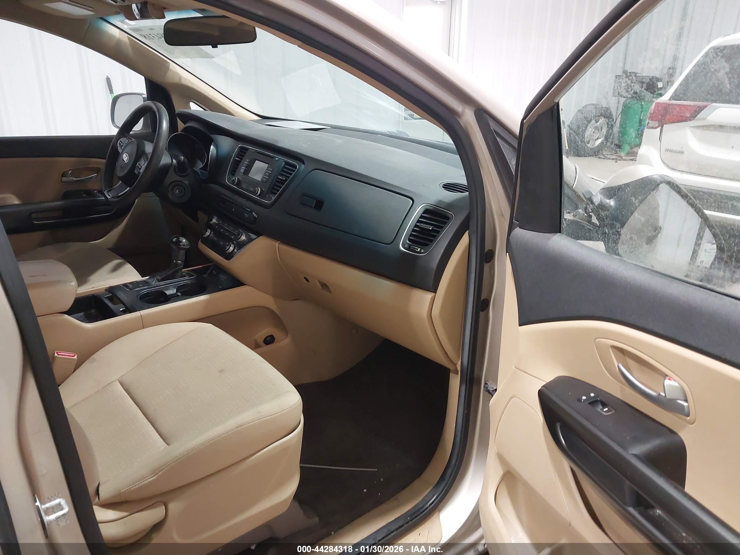 KIA SEDONA image 5