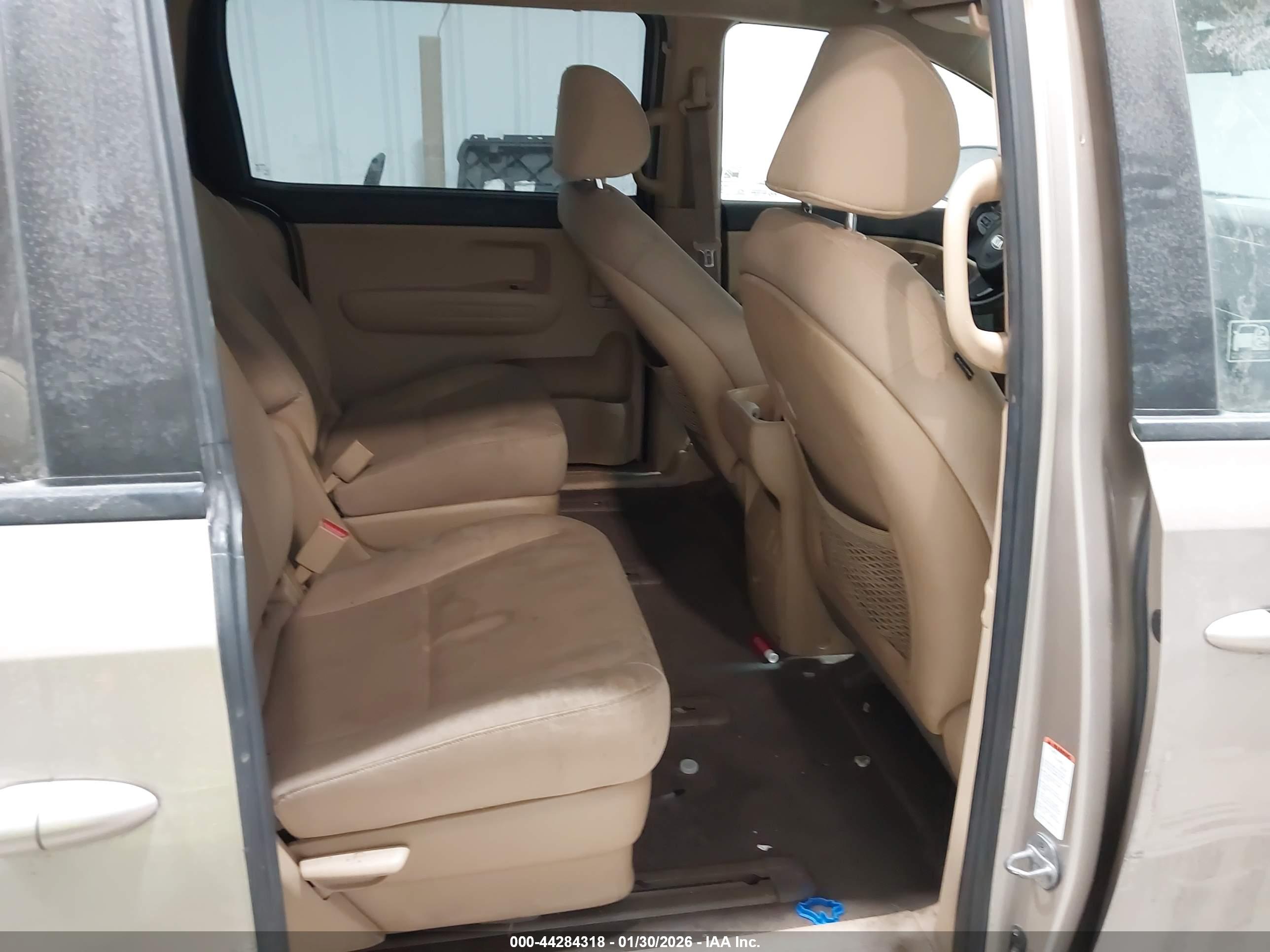 KIA SEDONA image 8