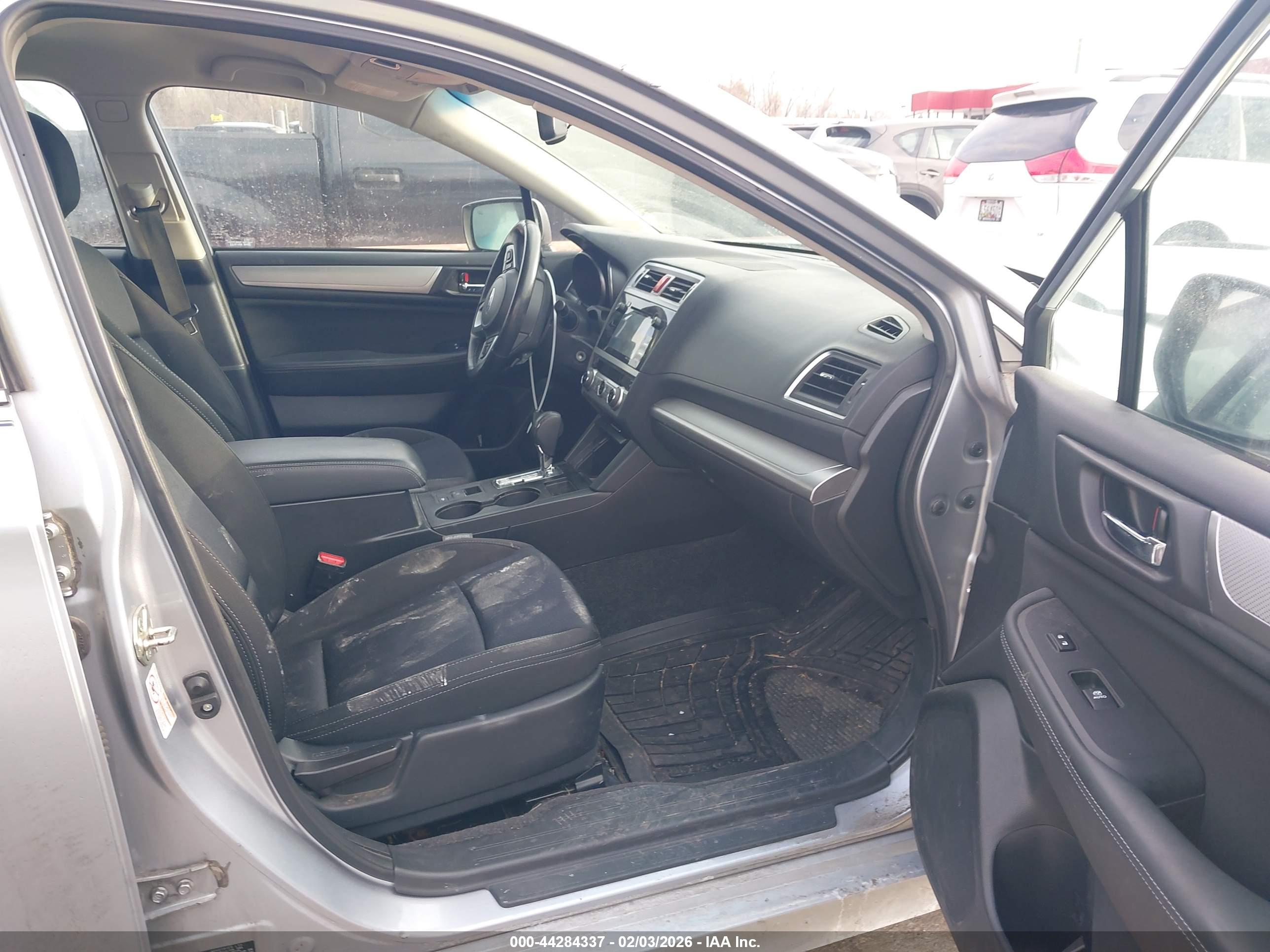 SUBARU LEGACY image 5