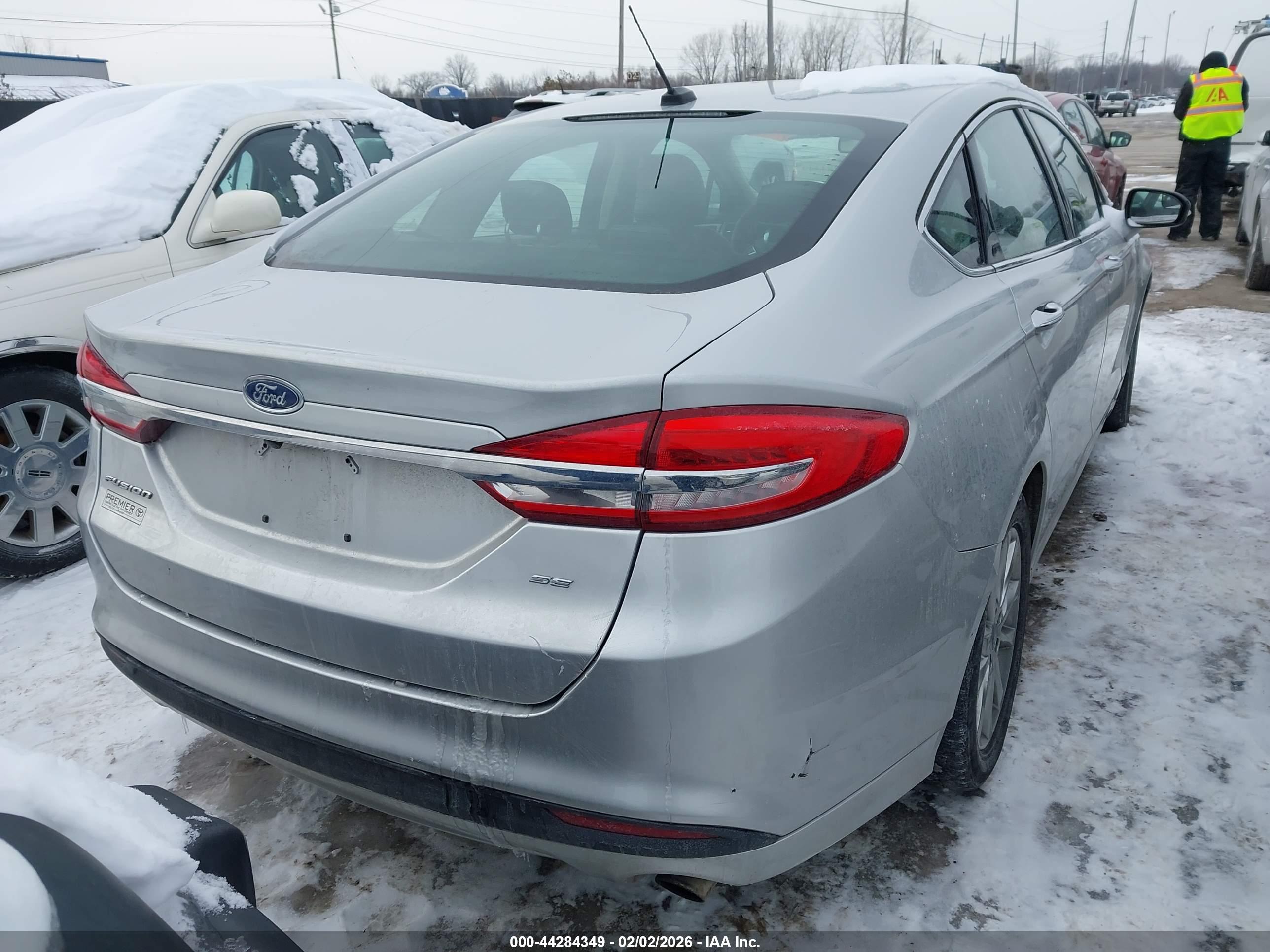 FORD FUSION image 4