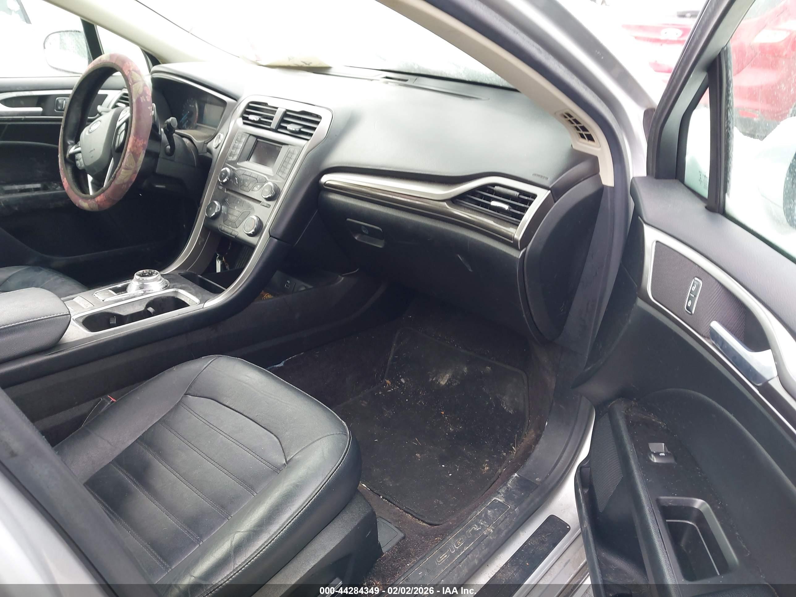 FORD FUSION image 5