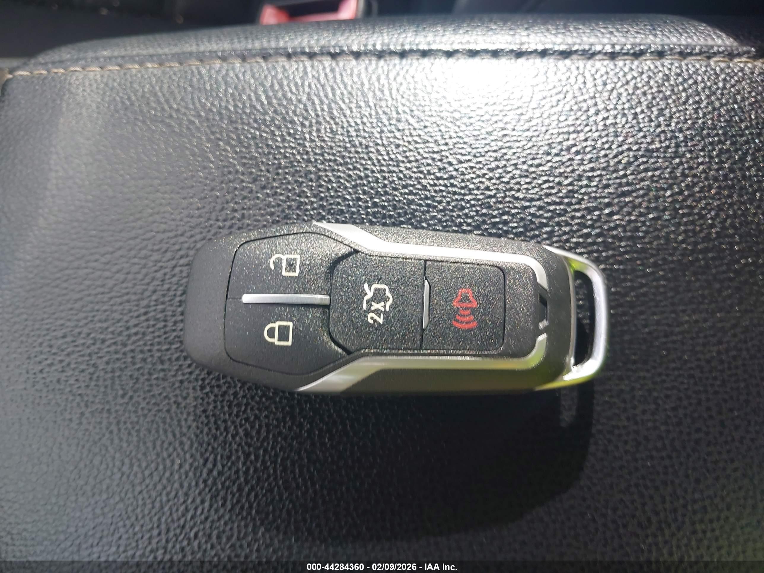 FORD FUSION image 11