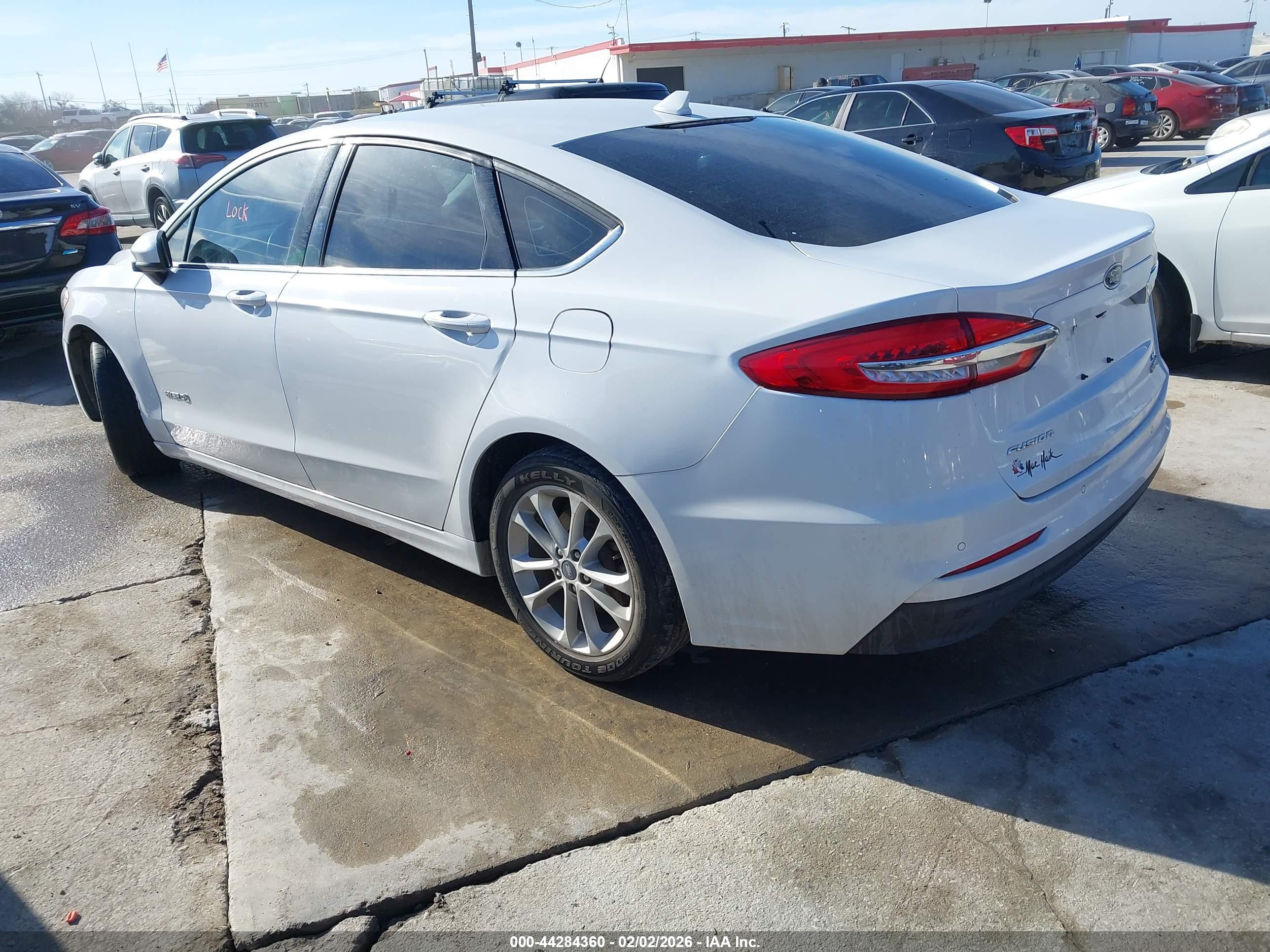 FORD FUSION image 3