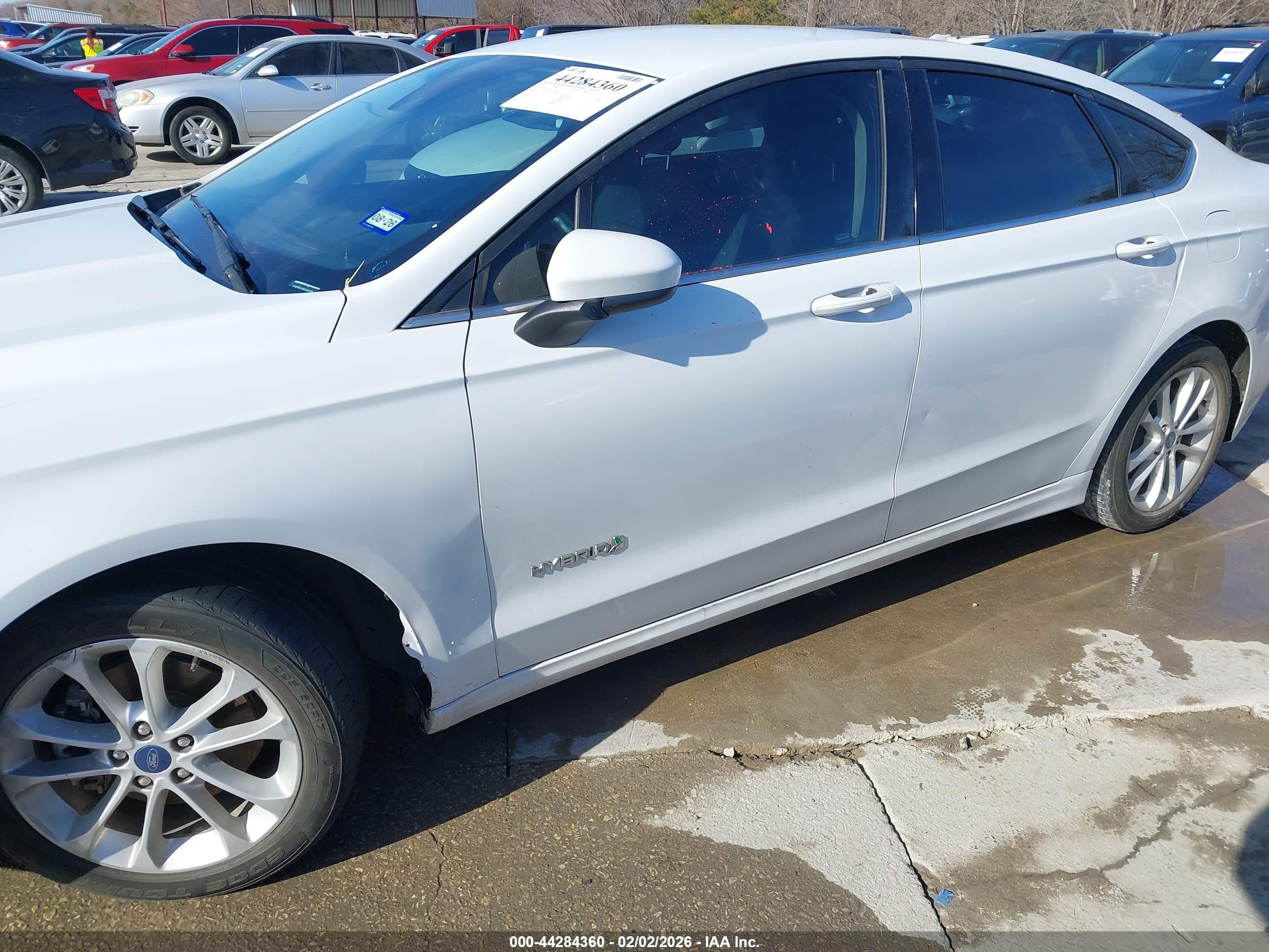 FORD FUSION image 6