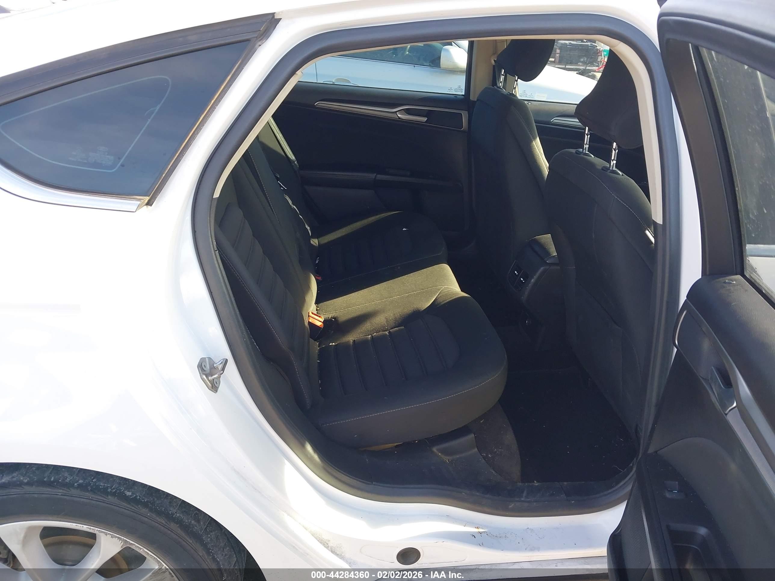 FORD FUSION image 8