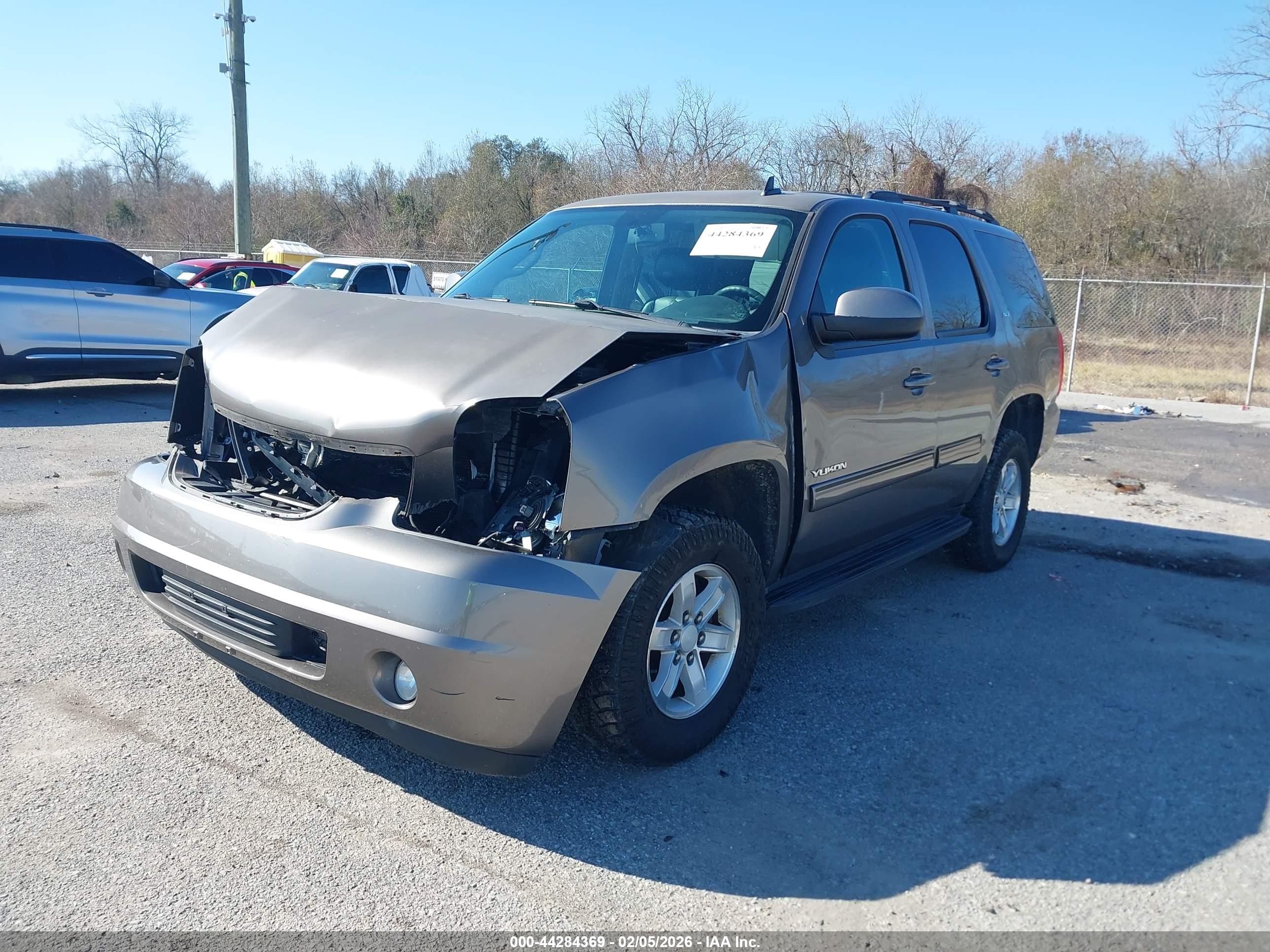 GMC YUKON image 2