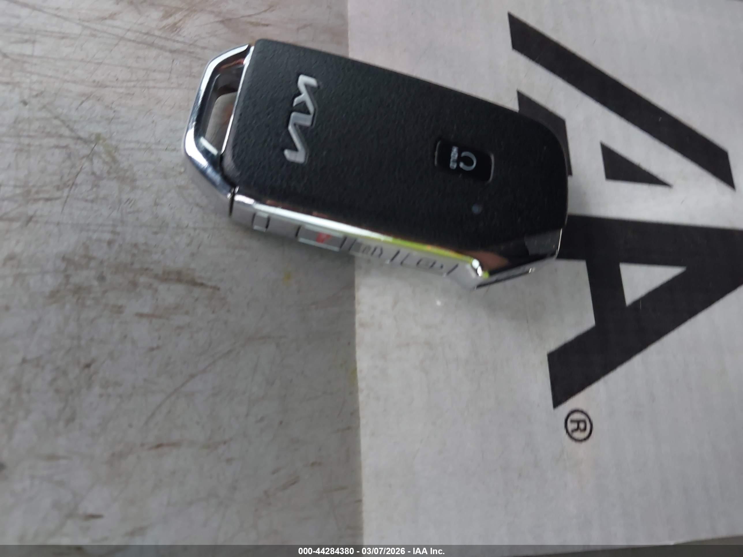 KIA K5 image 11