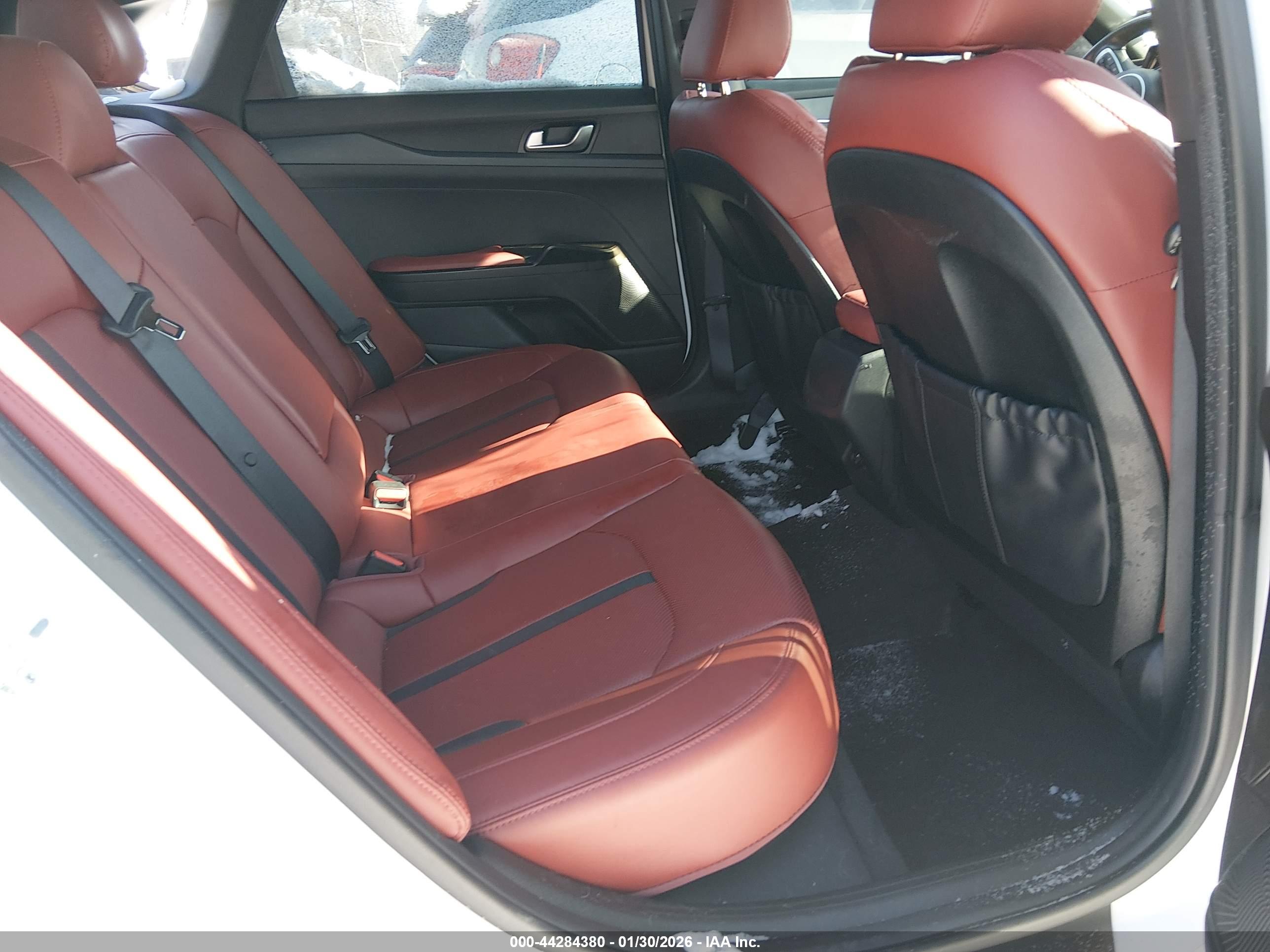 KIA K5 image 8