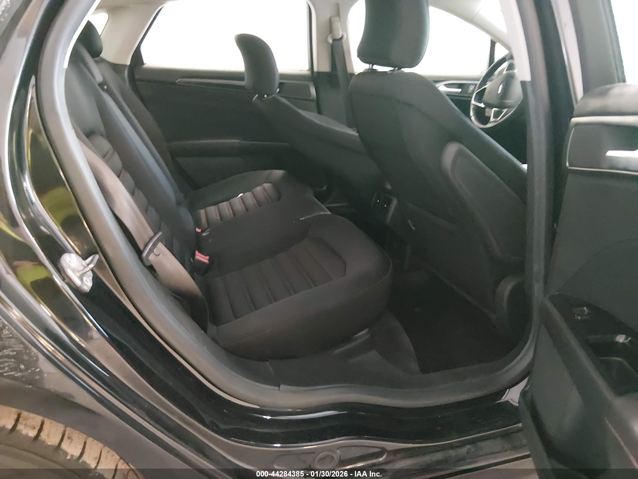 FORD FUSION image 8