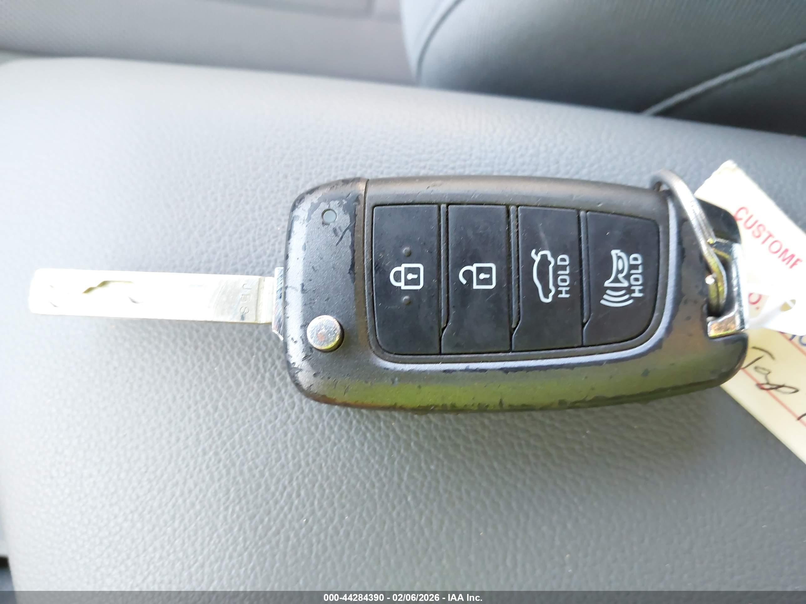 HYUNDAI ELANTRA image 11