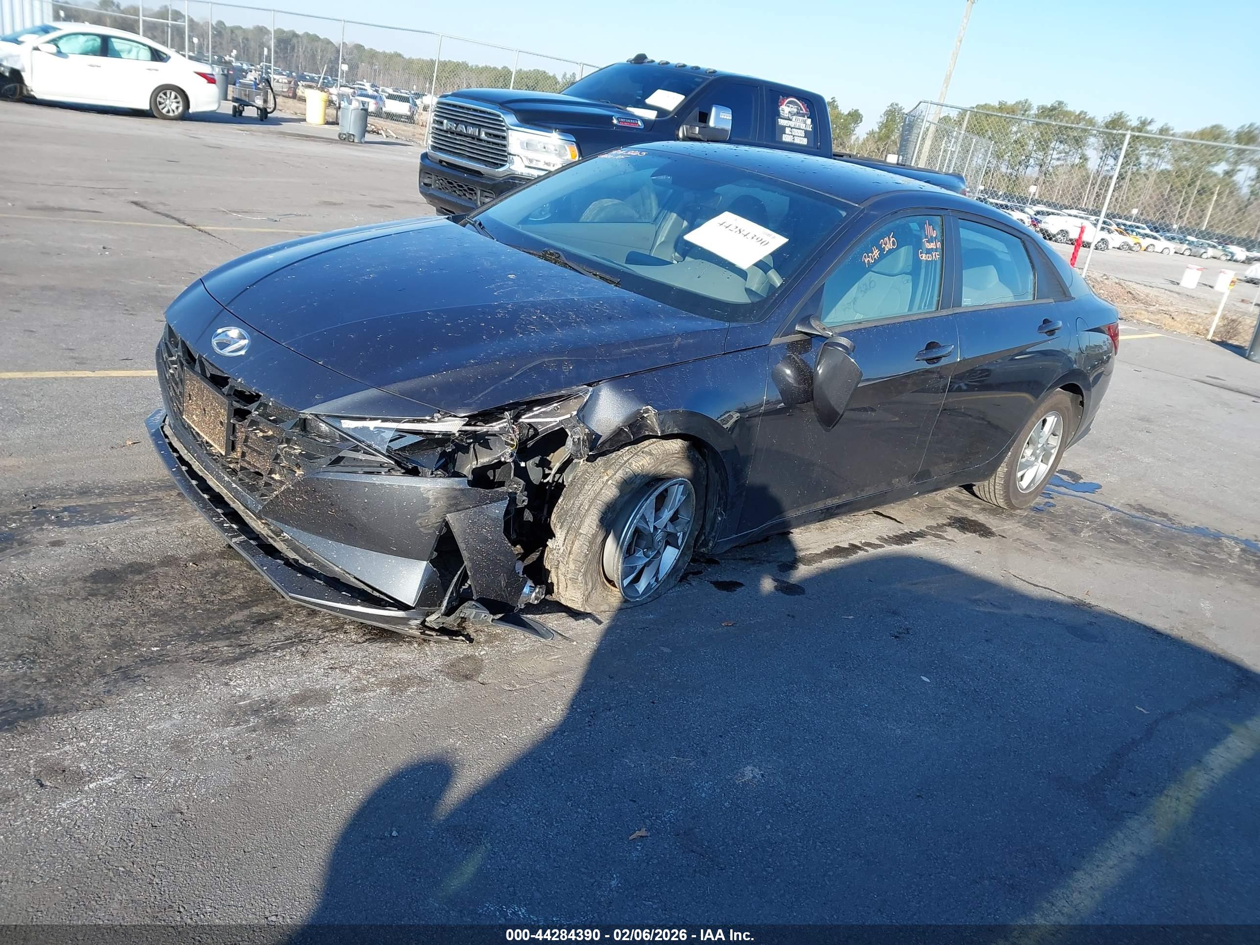 HYUNDAI ELANTRA image 2