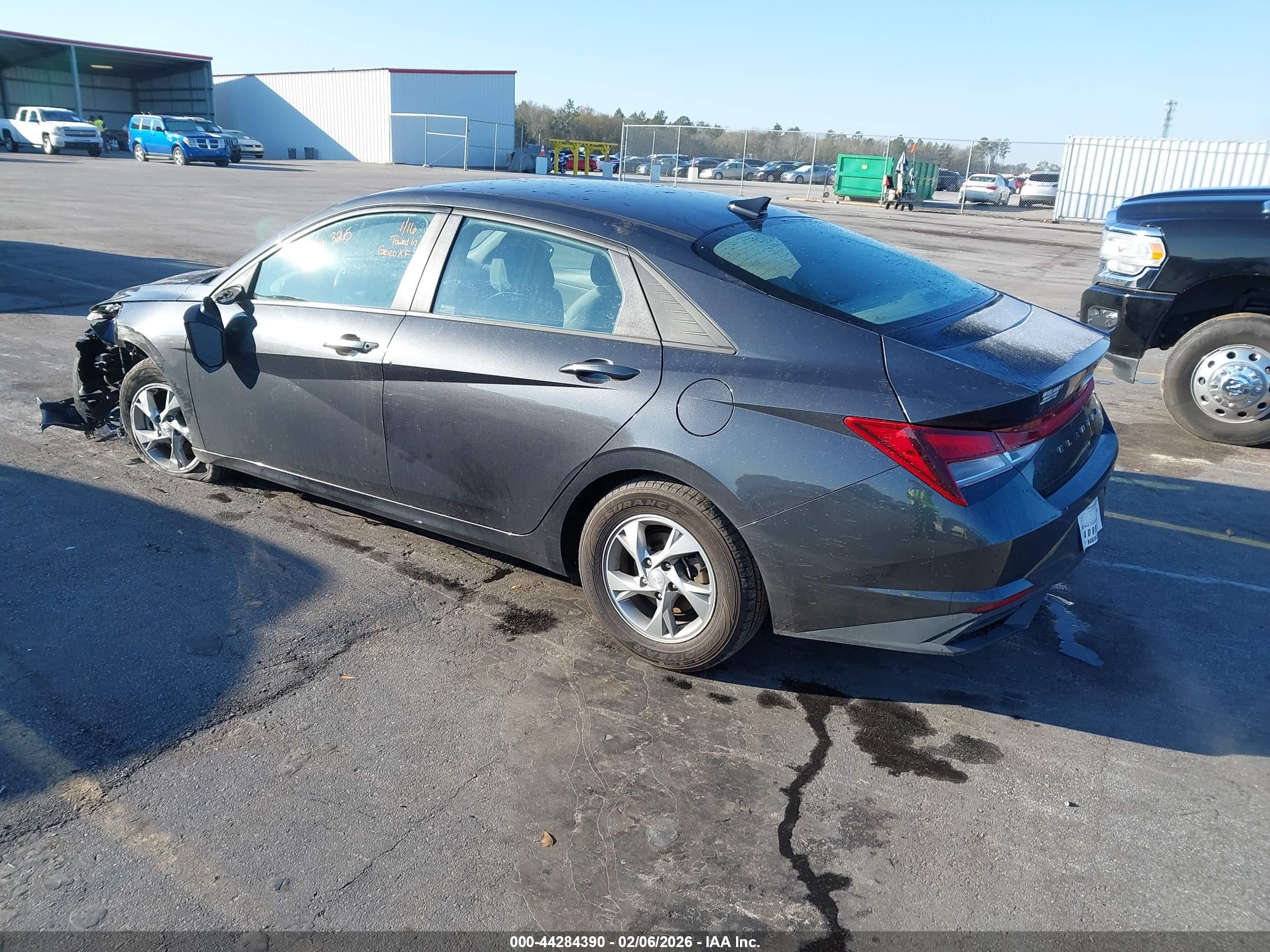HYUNDAI ELANTRA image 3