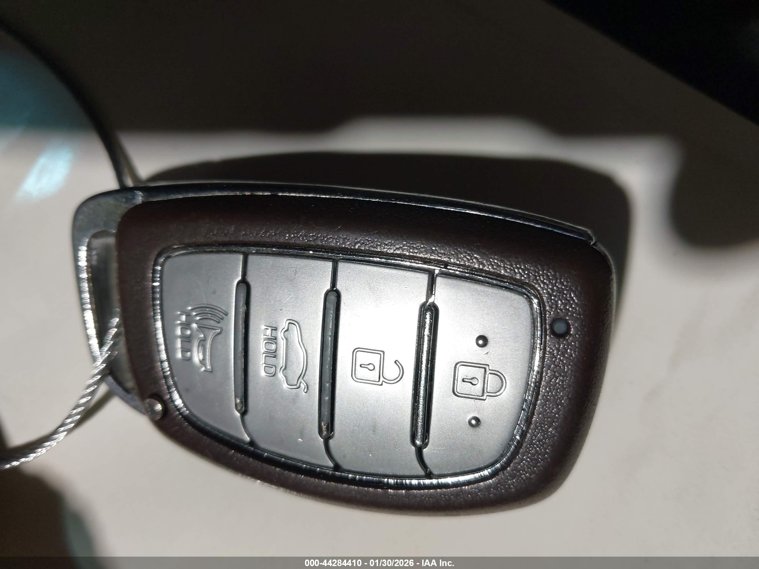 HYUNDAI ELANTRA image 11