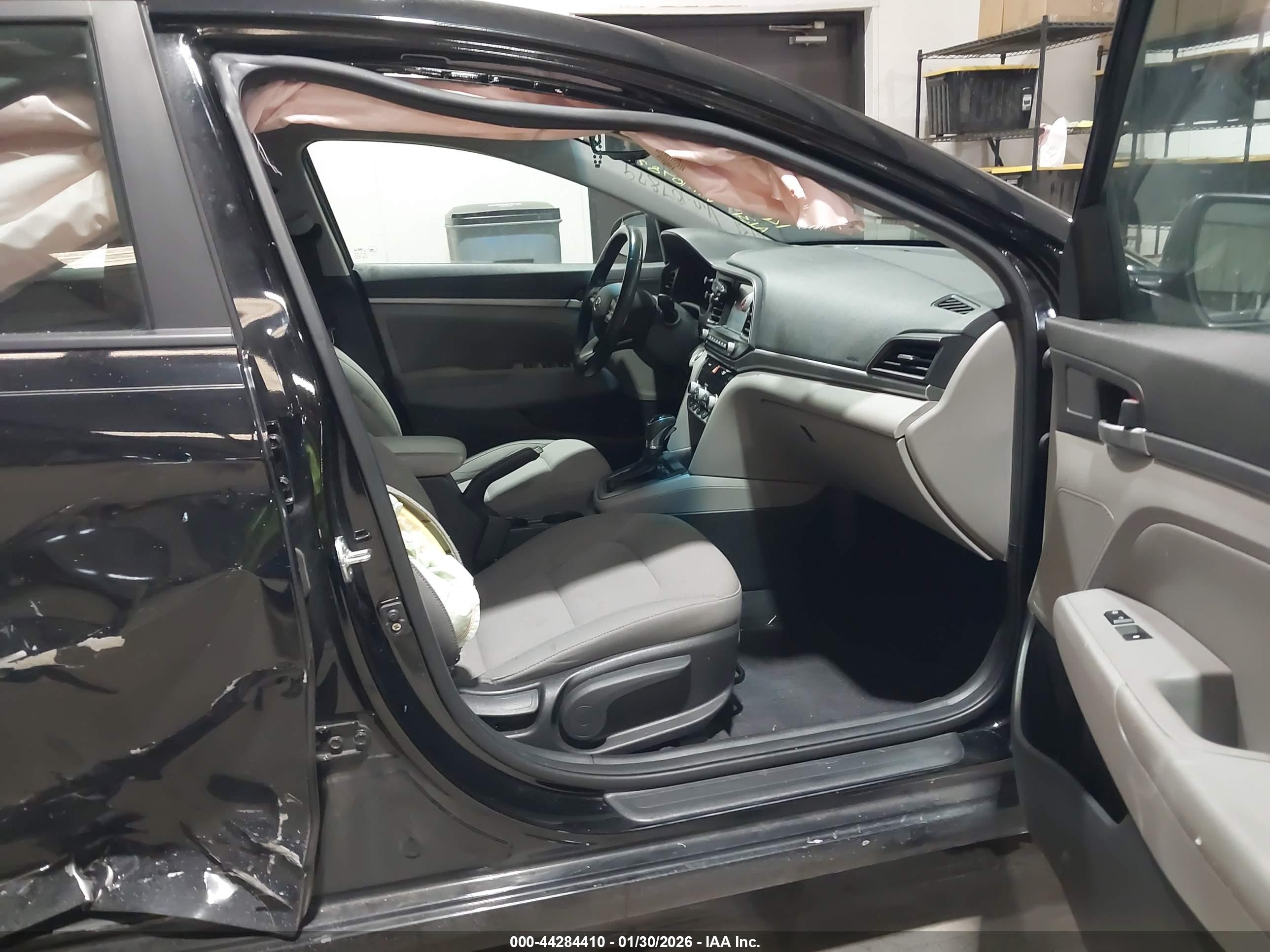 HYUNDAI ELANTRA image 5