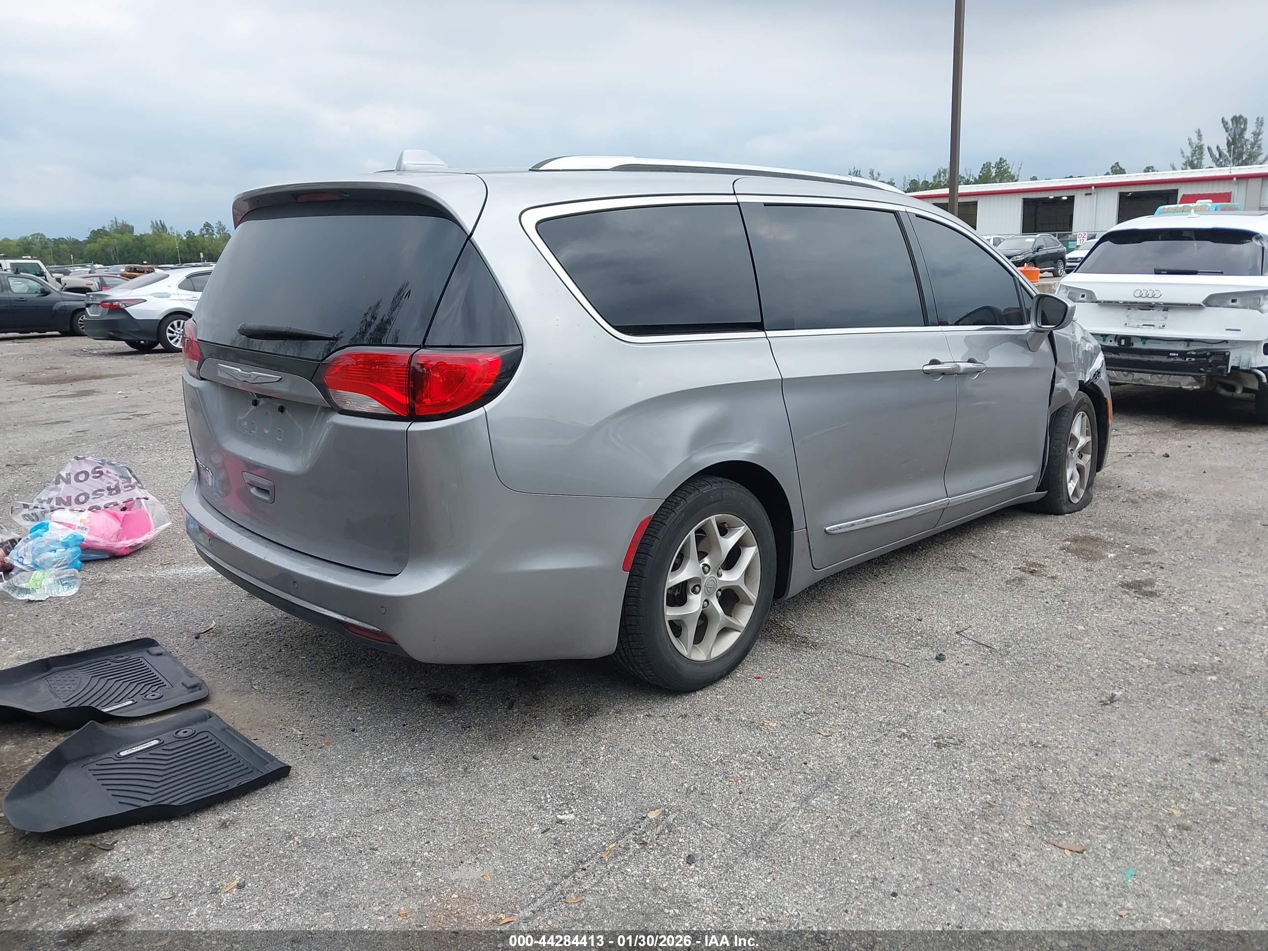 CHRYSLER PACIFICA image 4