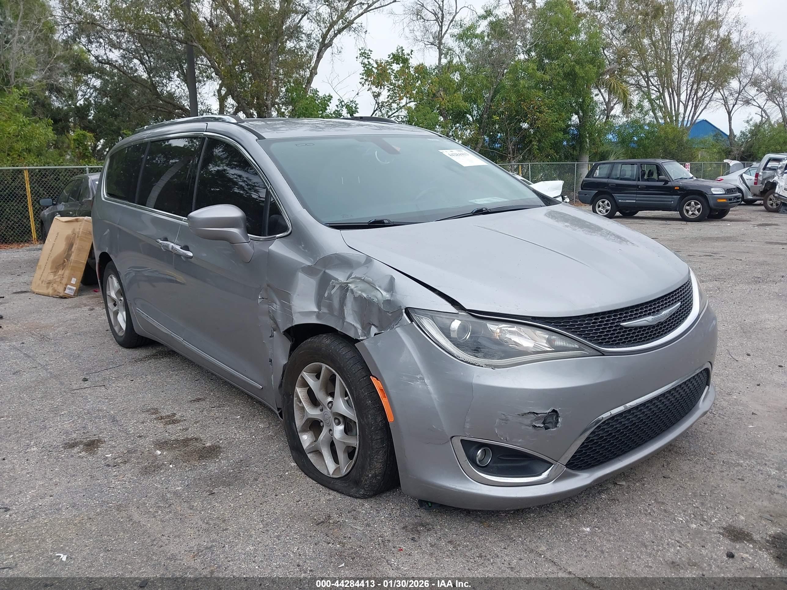 CHRYSLER PACIFICA image 6