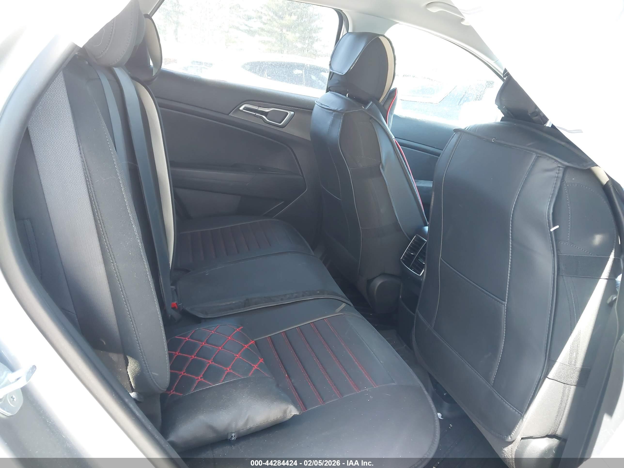 KIA SPORTAGE image 8