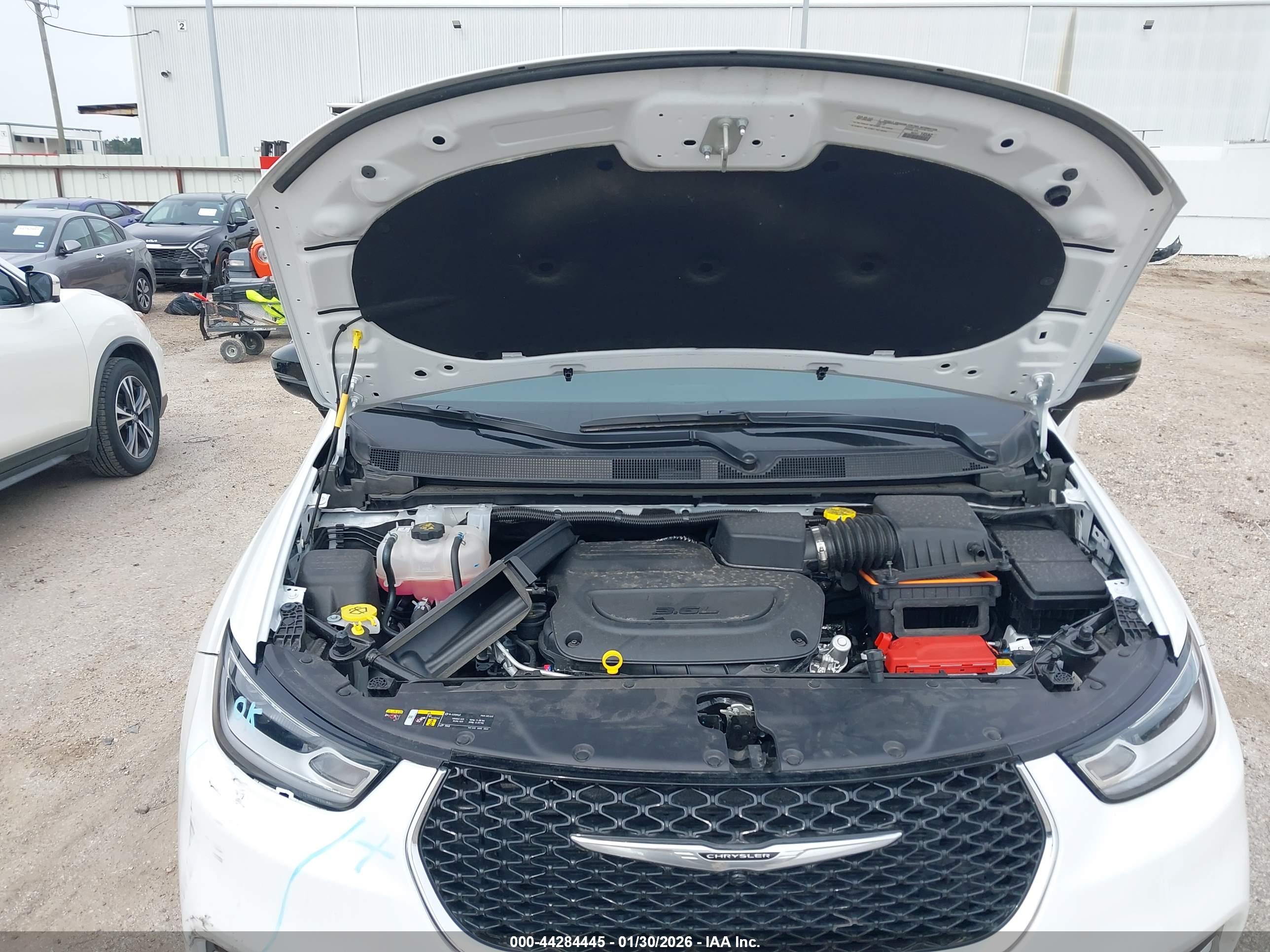 CHRYSLER PACIFICA image 10