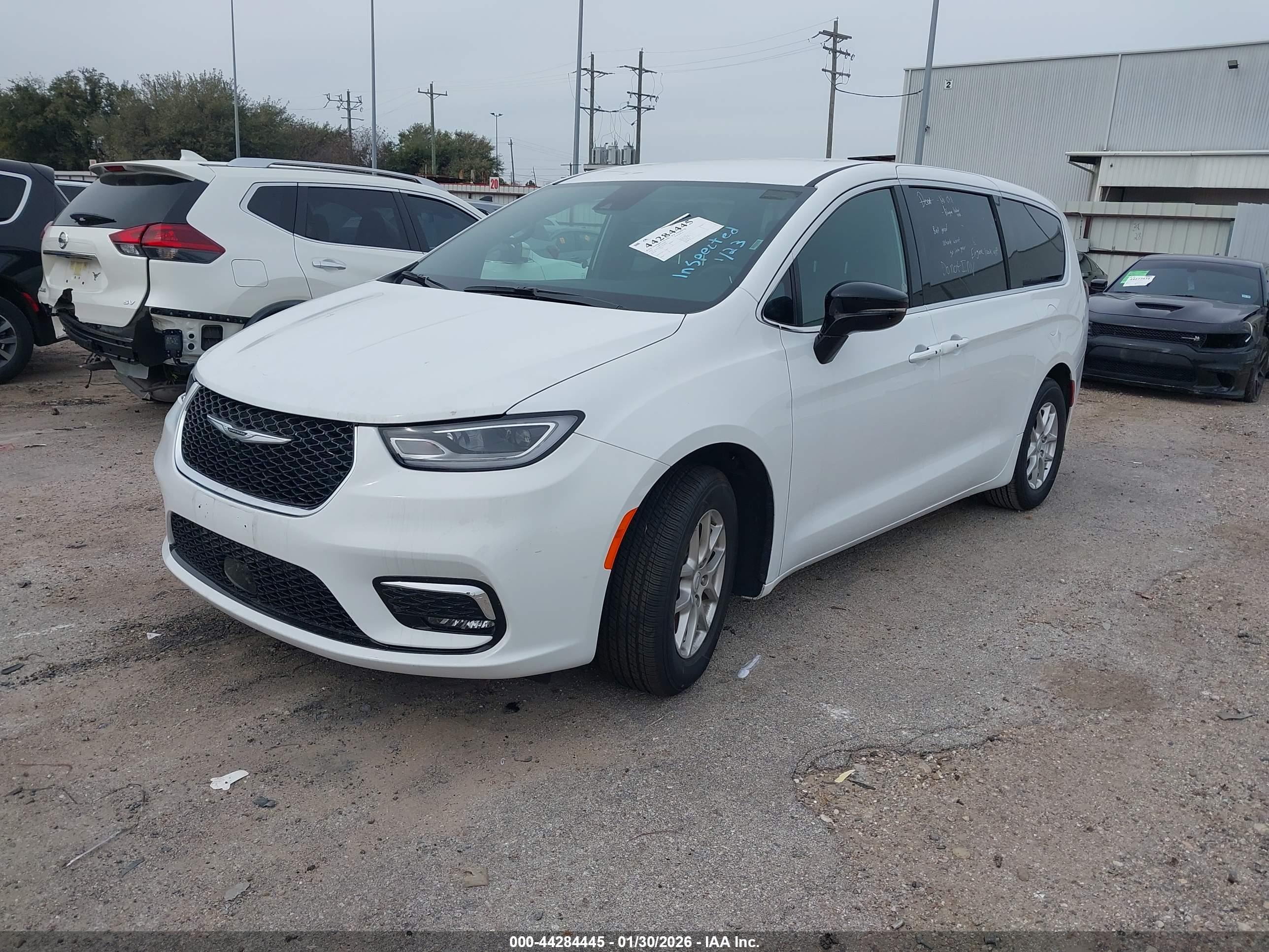 CHRYSLER PACIFICA image 2