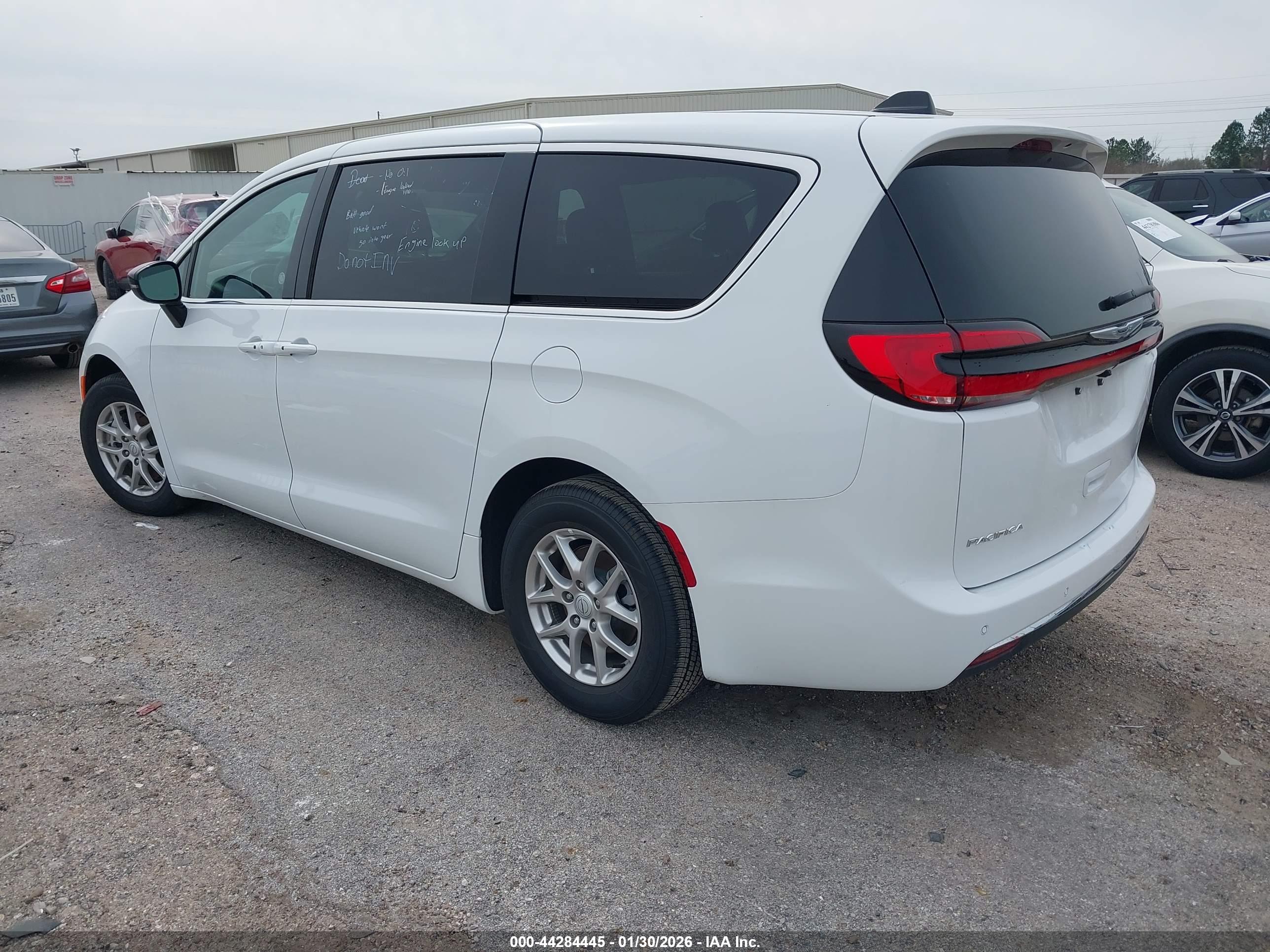 CHRYSLER PACIFICA image 3