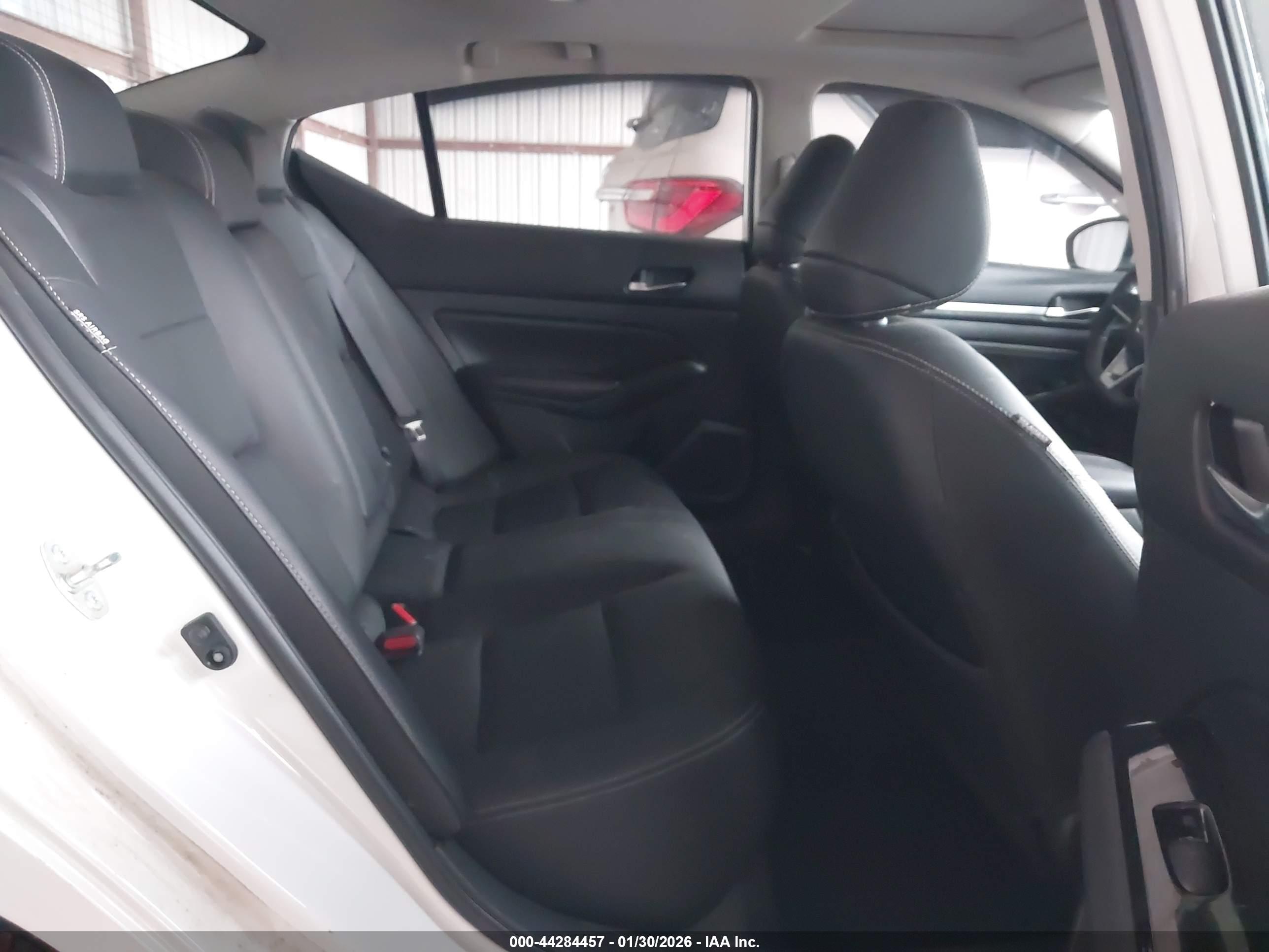 NISSAN ALTIMA image 8