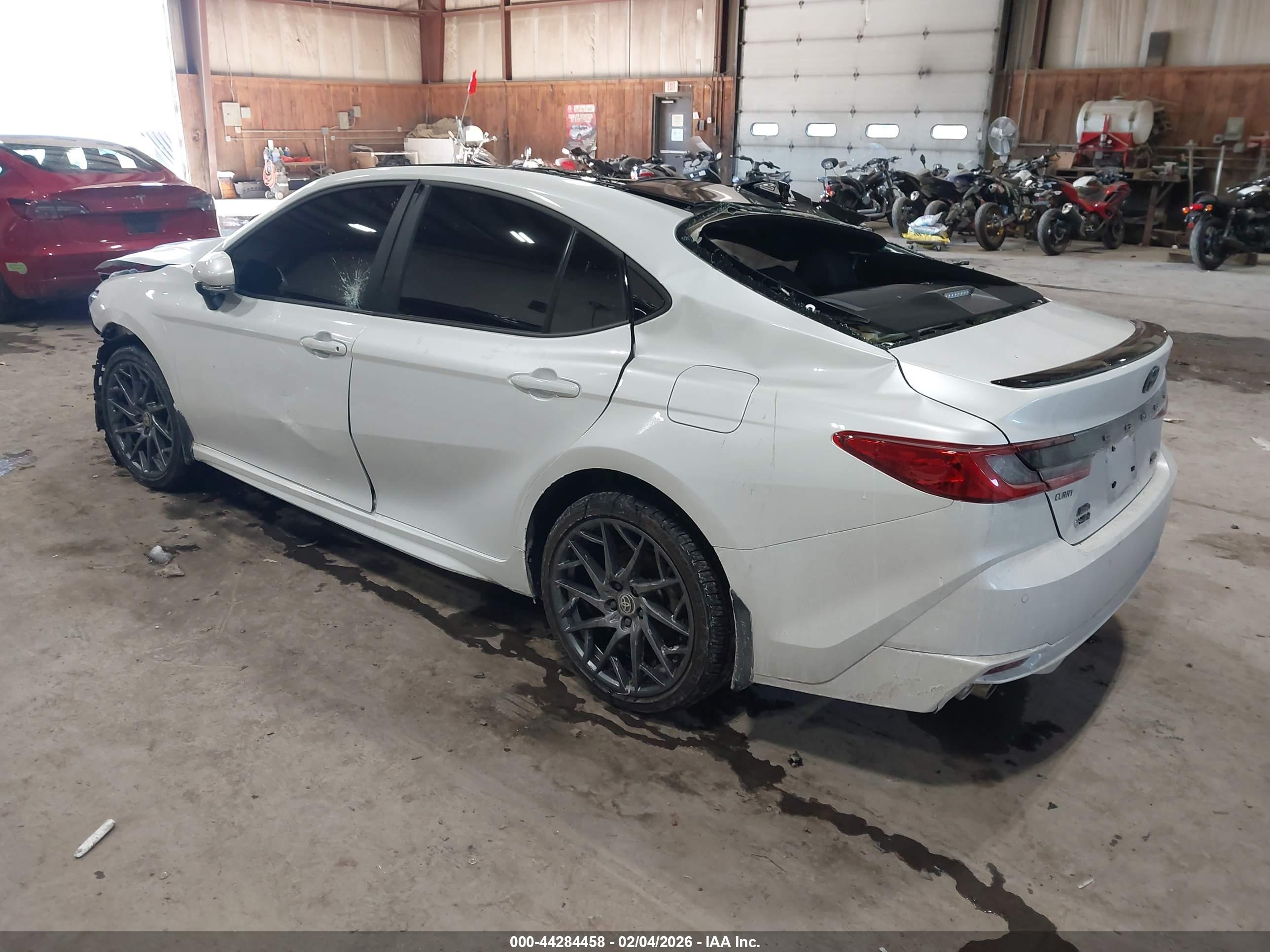 TOYOTA CAMRY image 3
