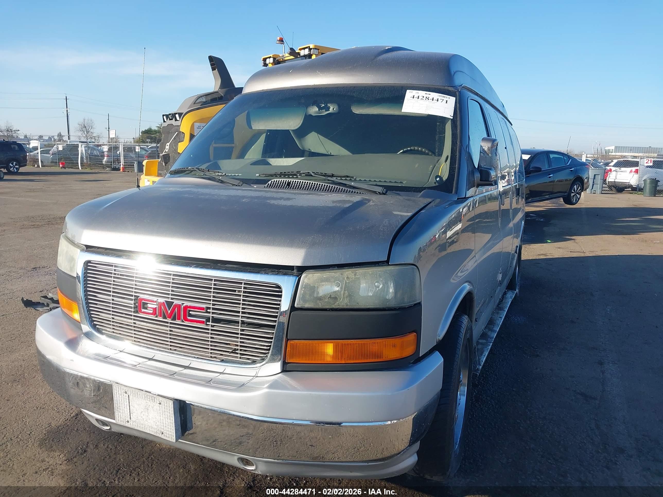GMC SAVANA image 2