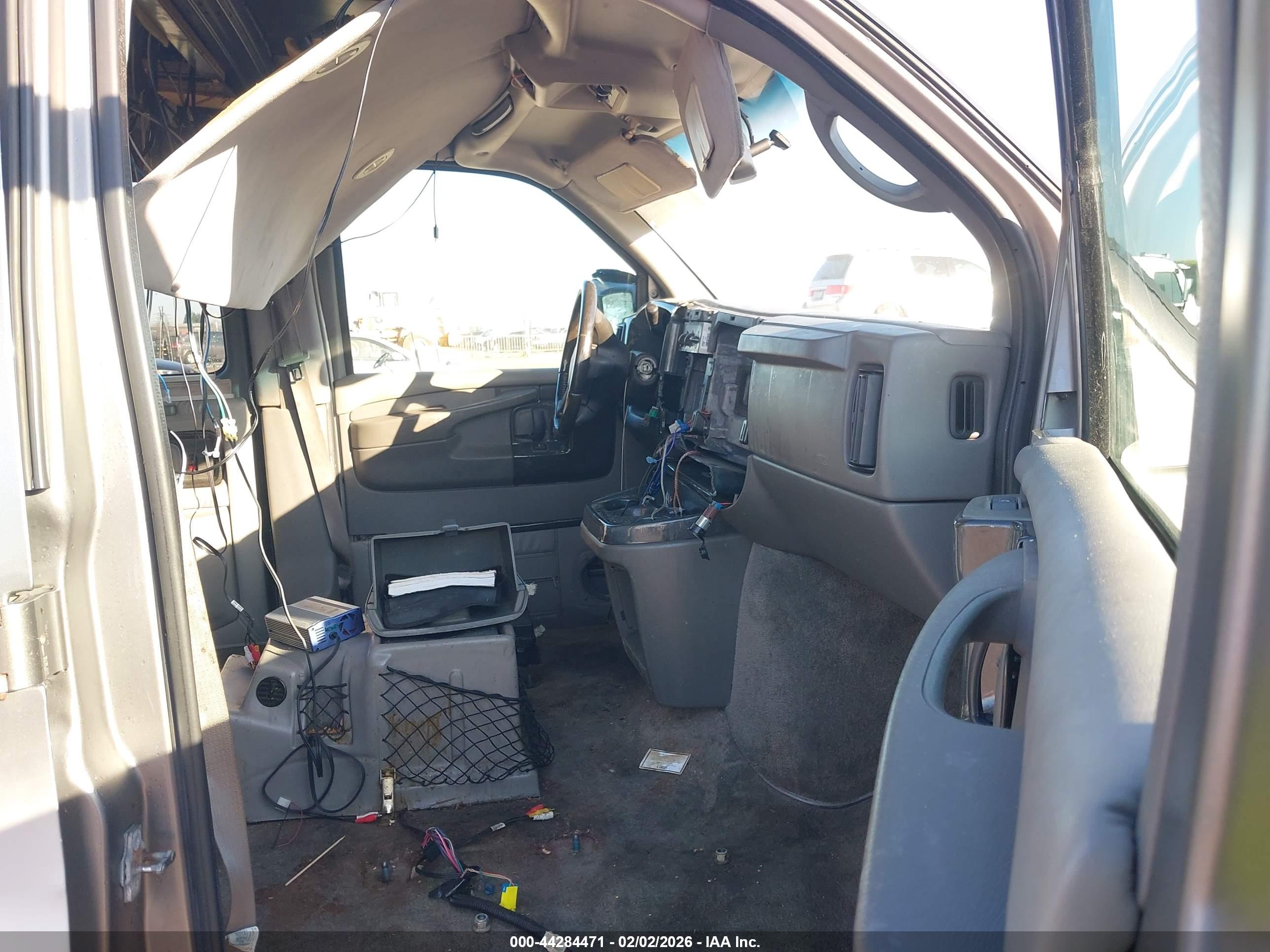GMC SAVANA image 5