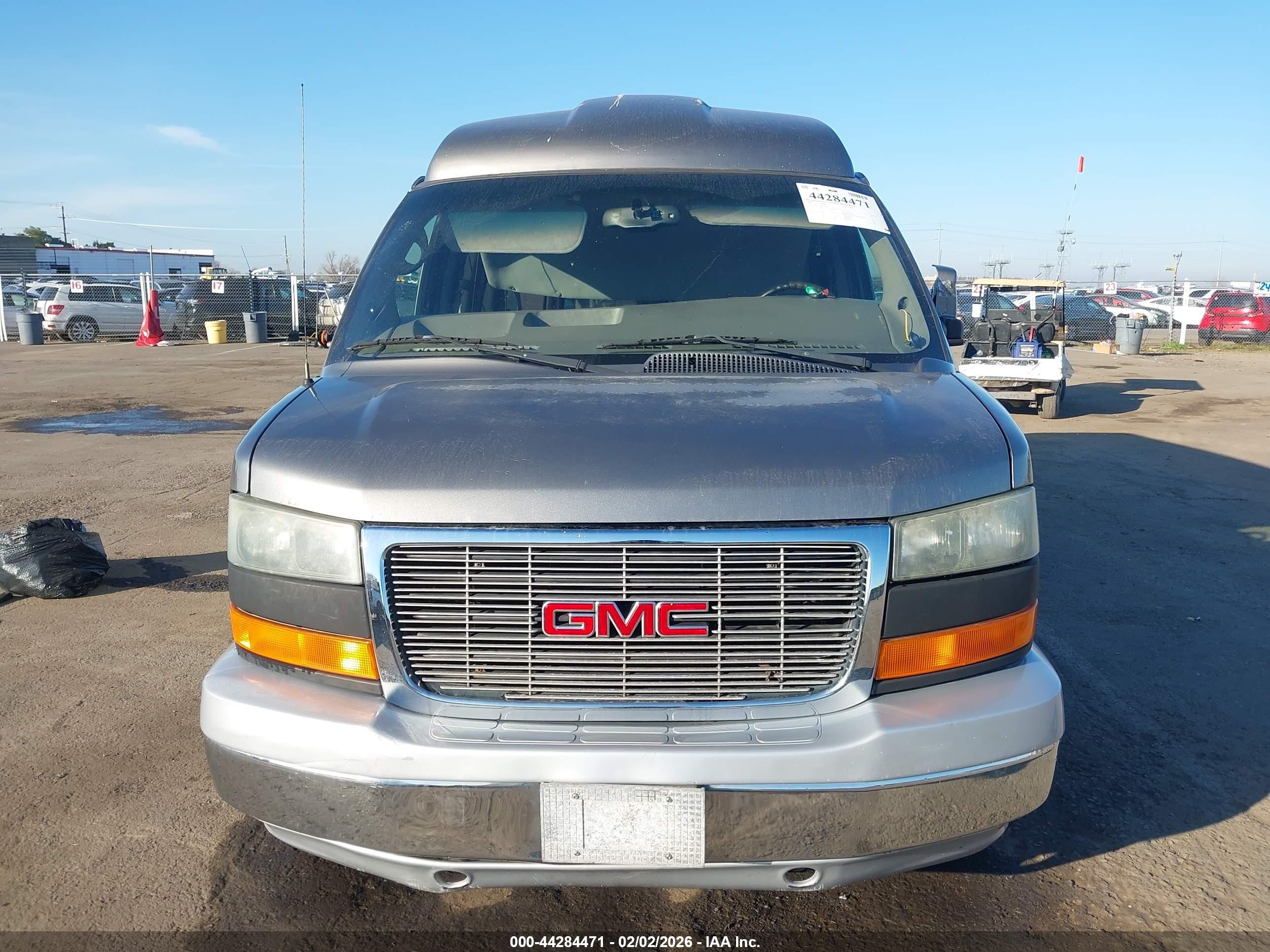 GMC SAVANA image 6