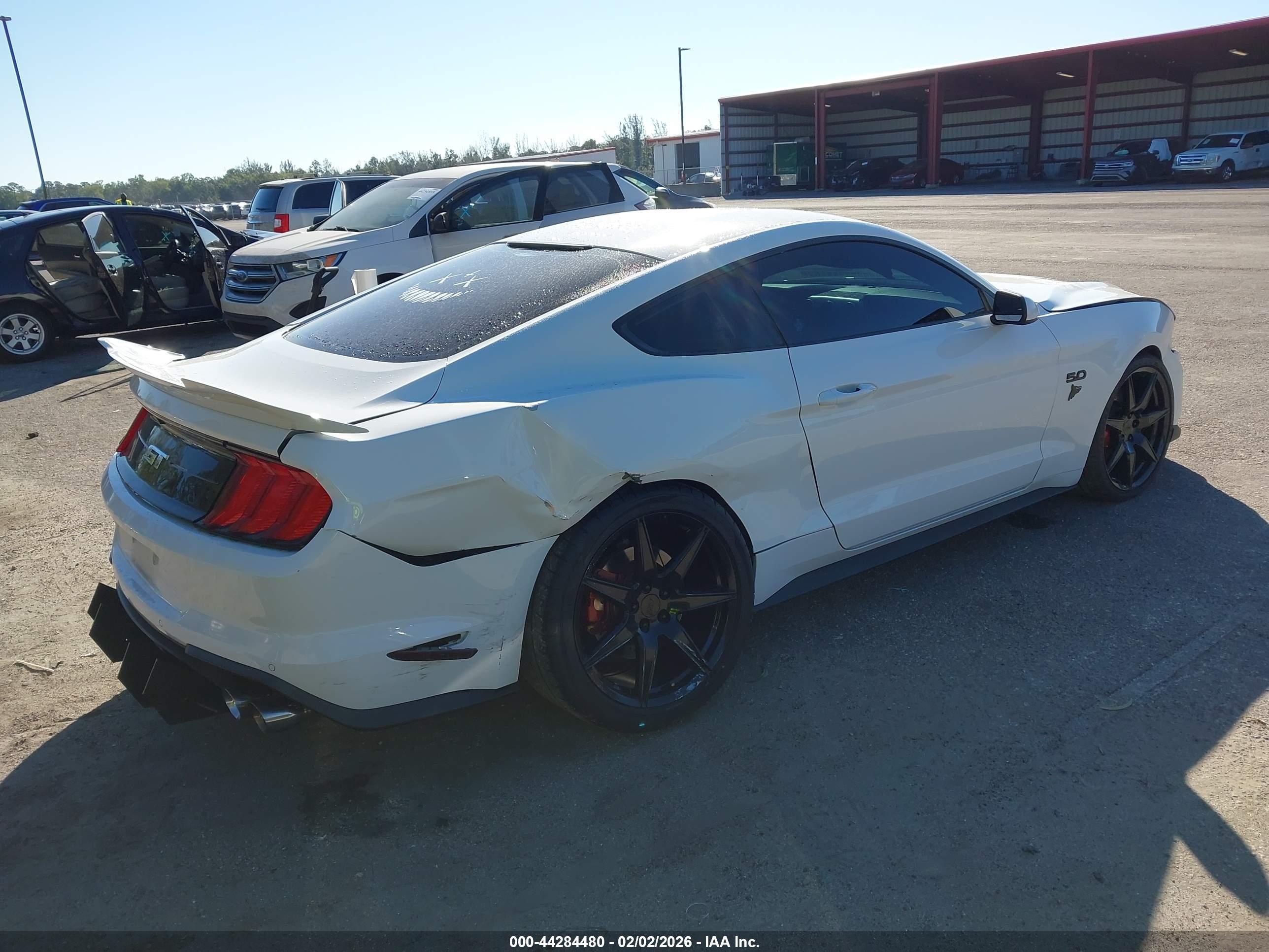FORD MUSTANG image 4