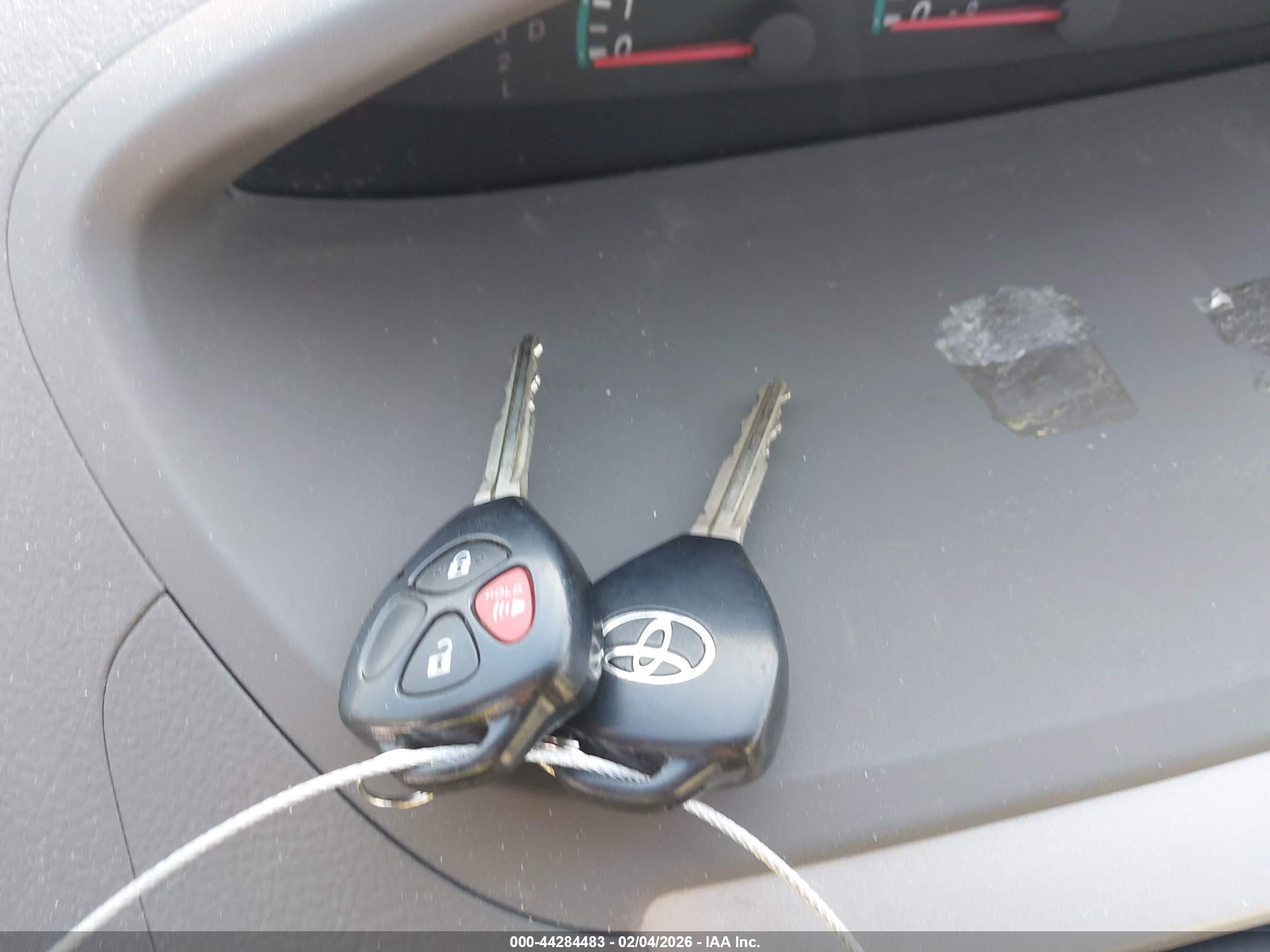 TOYOTA YARIS image 11