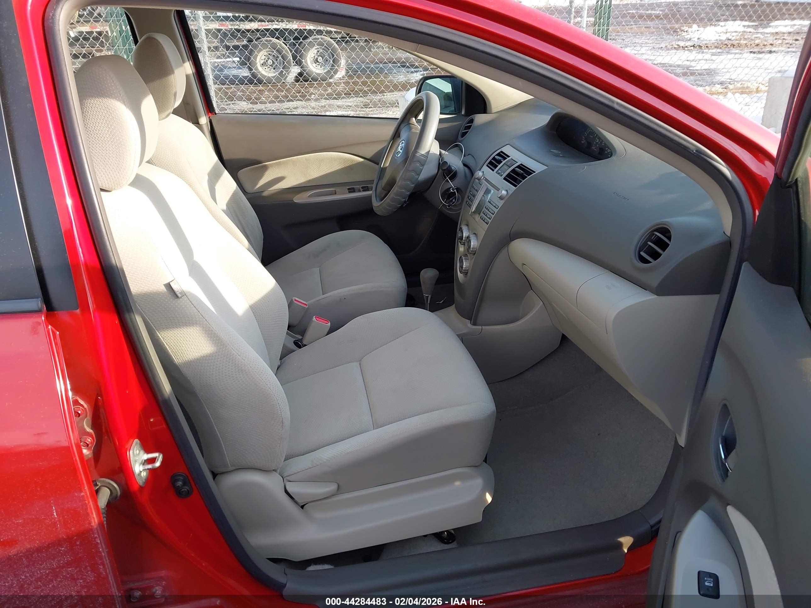 TOYOTA YARIS image 5