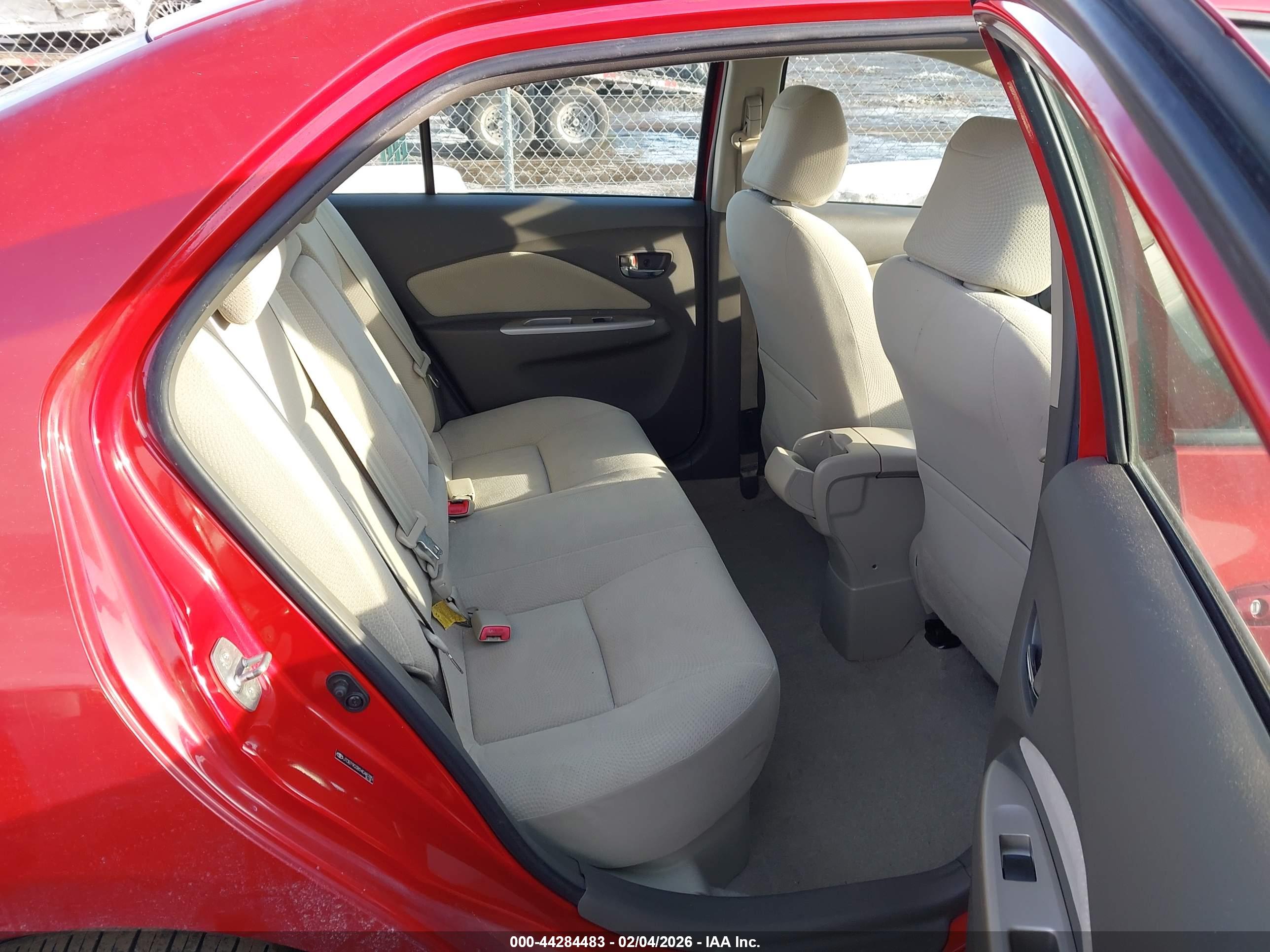 TOYOTA YARIS image 8