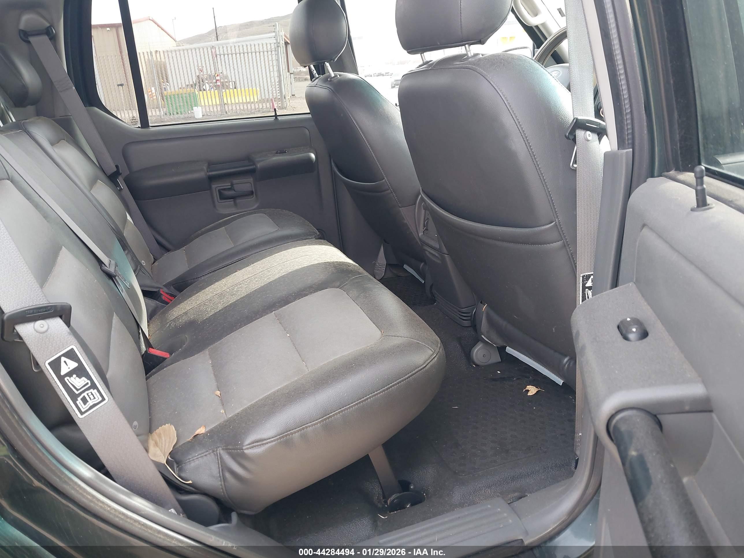 FORD EXPLORER image 8