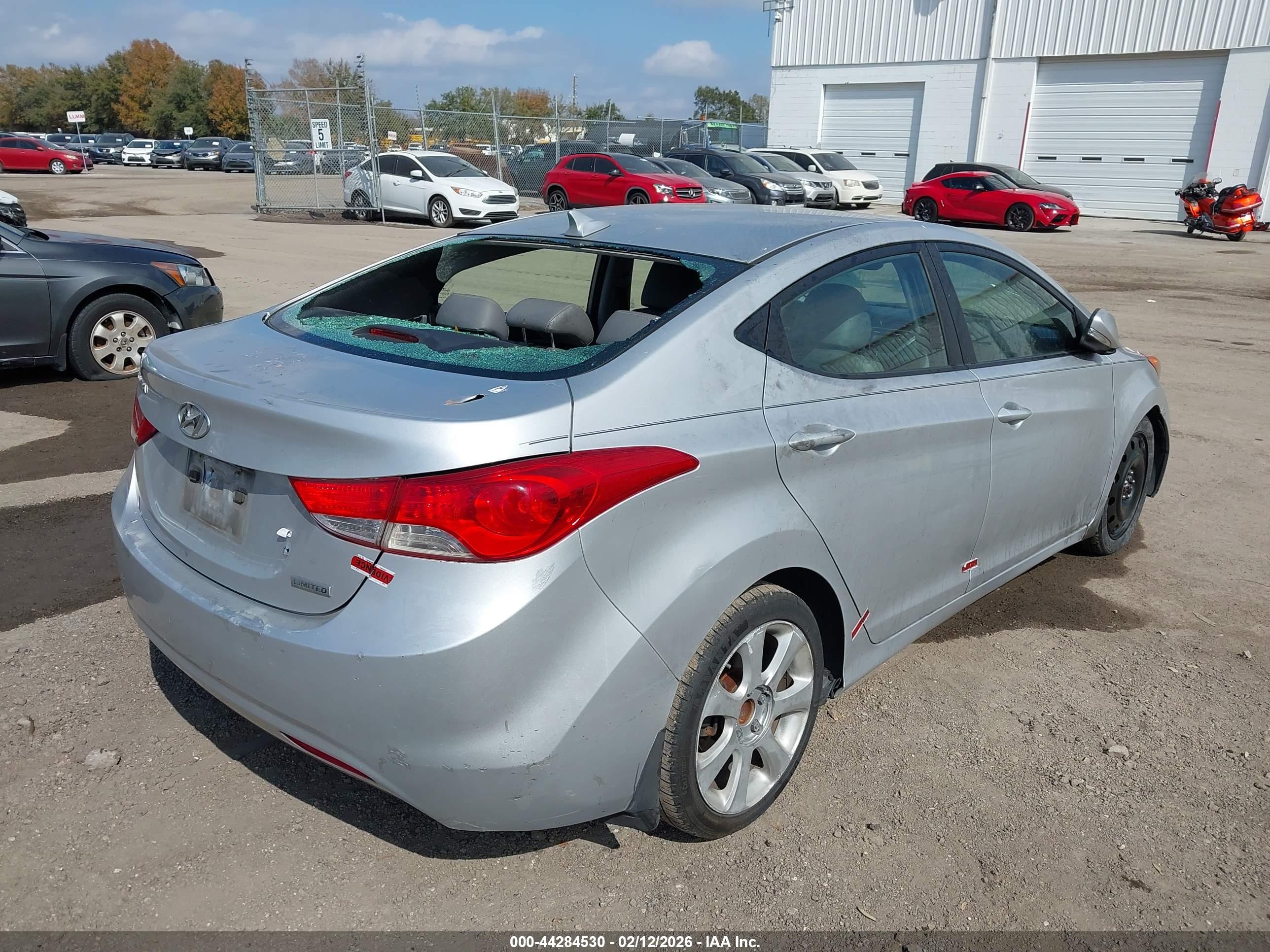 HYUNDAI ELANTRA image 4