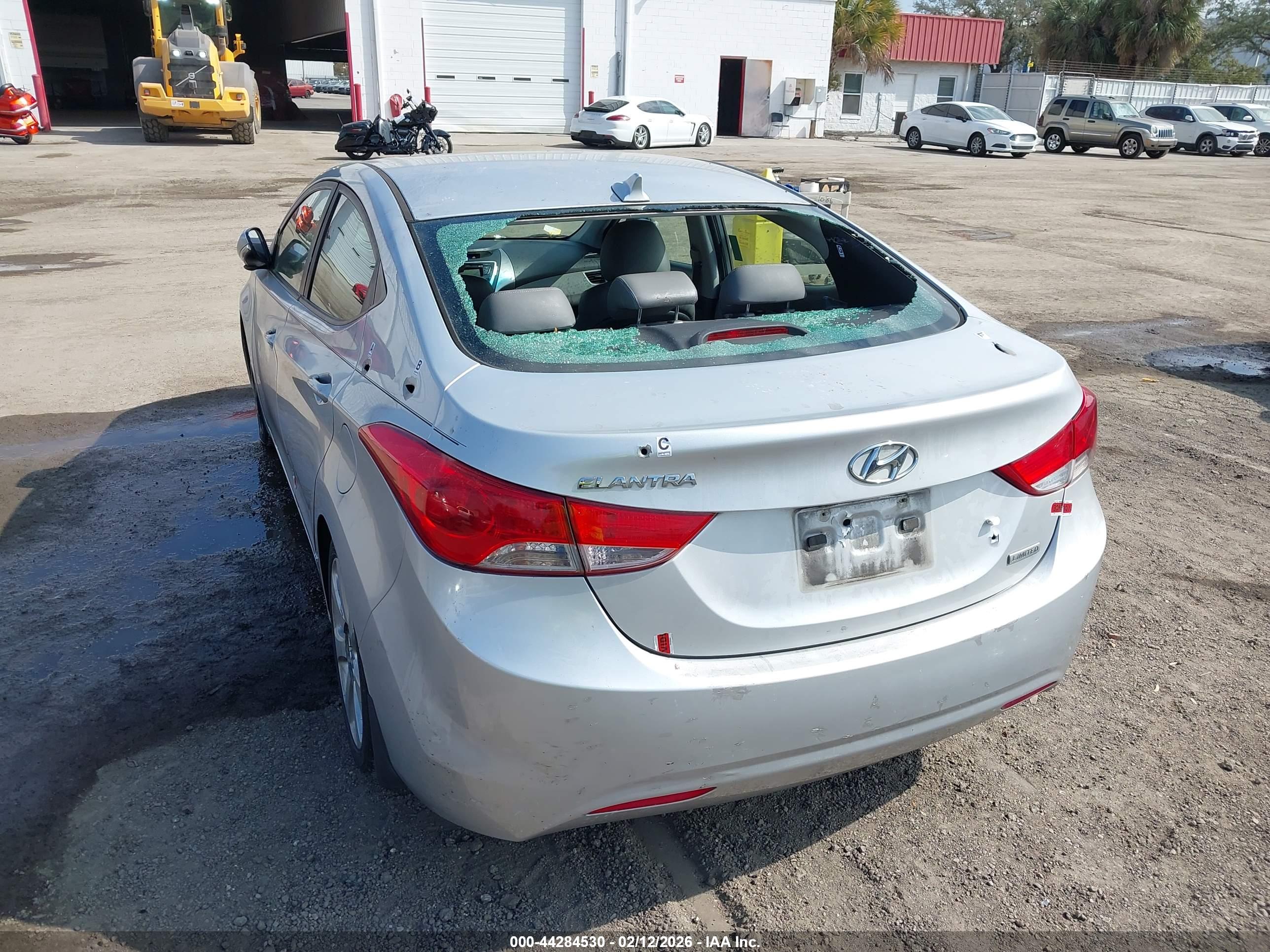 HYUNDAI ELANTRA image 6