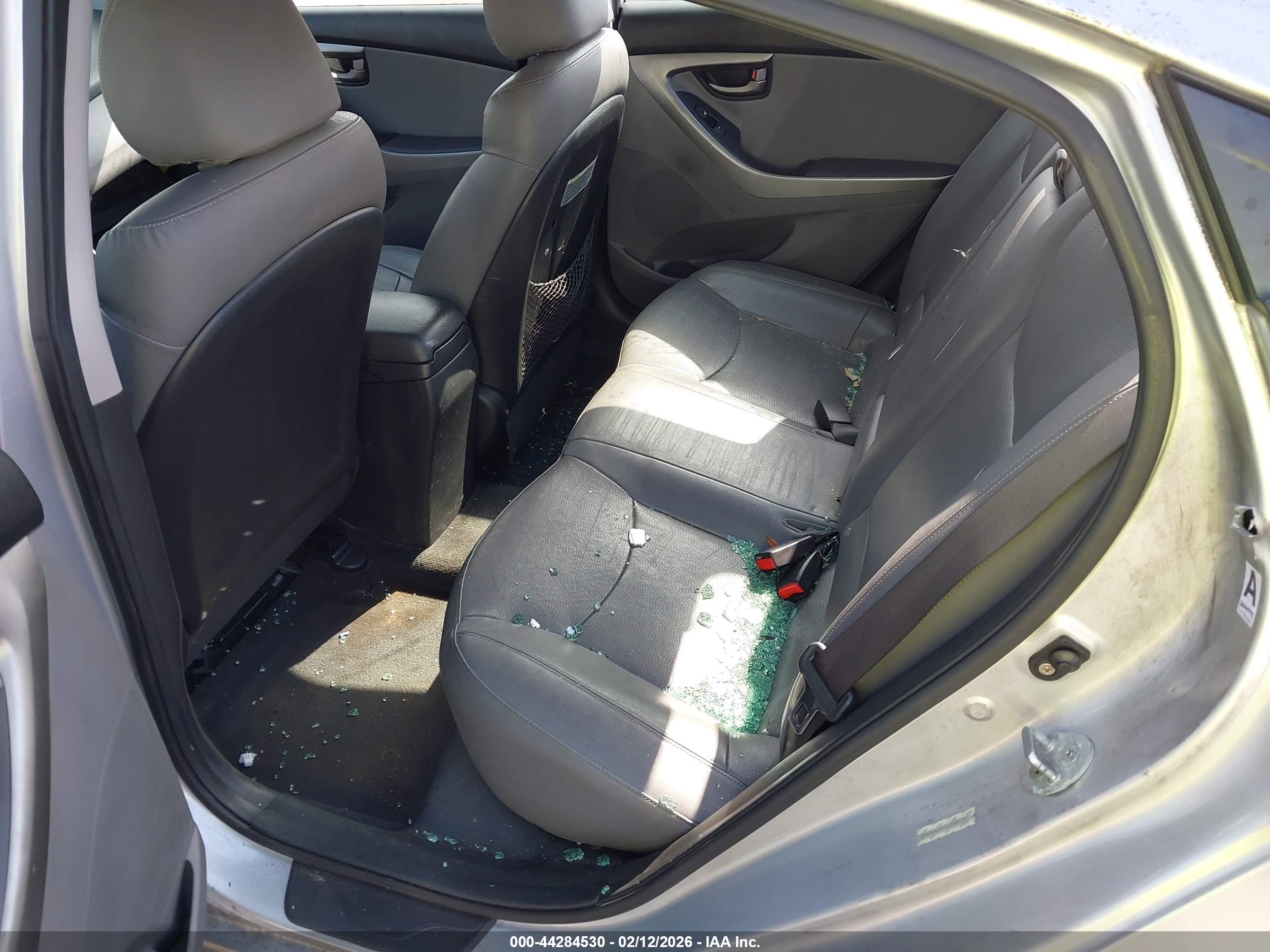 HYUNDAI ELANTRA image 8