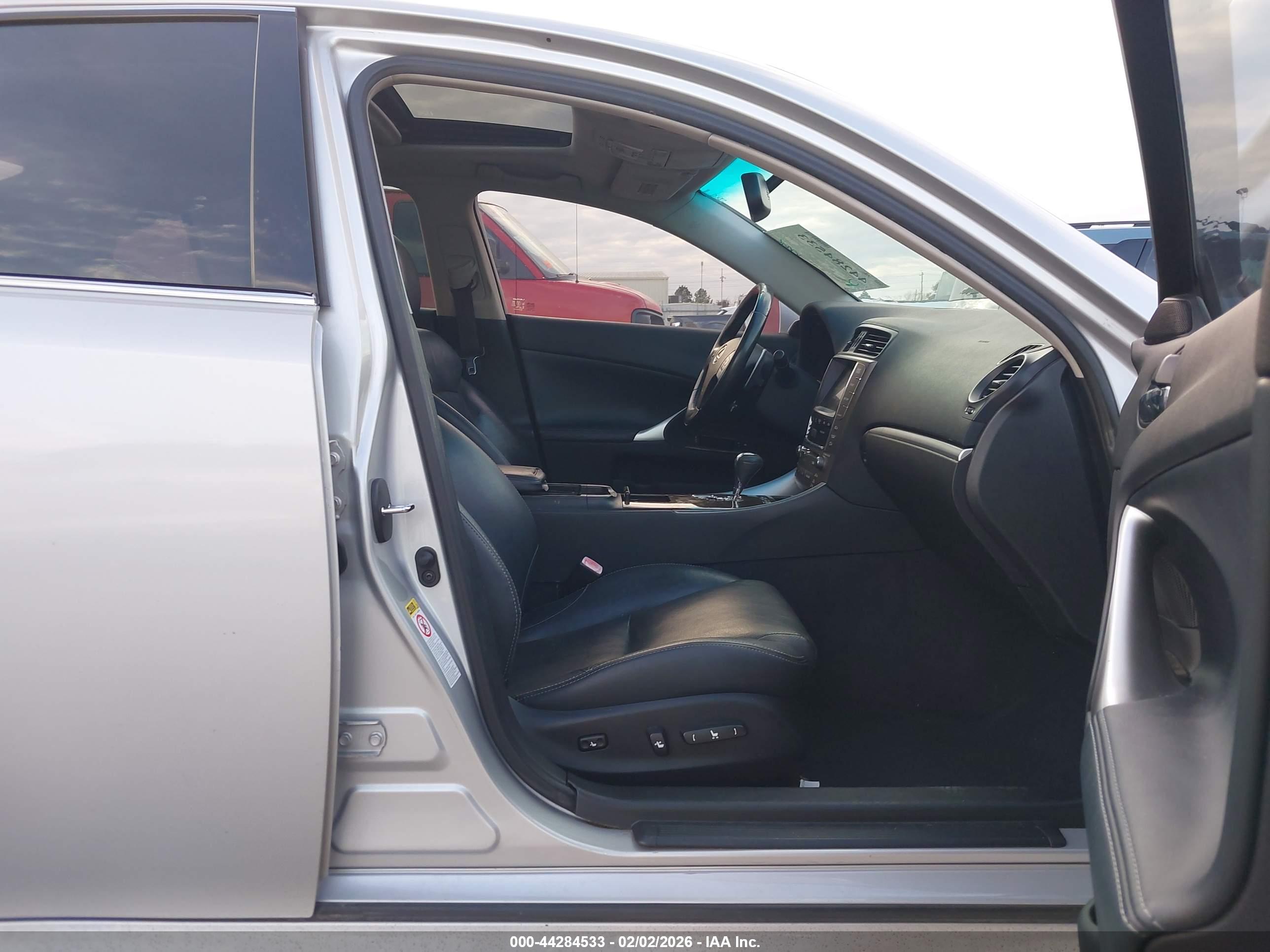 LEXUS IS image 5