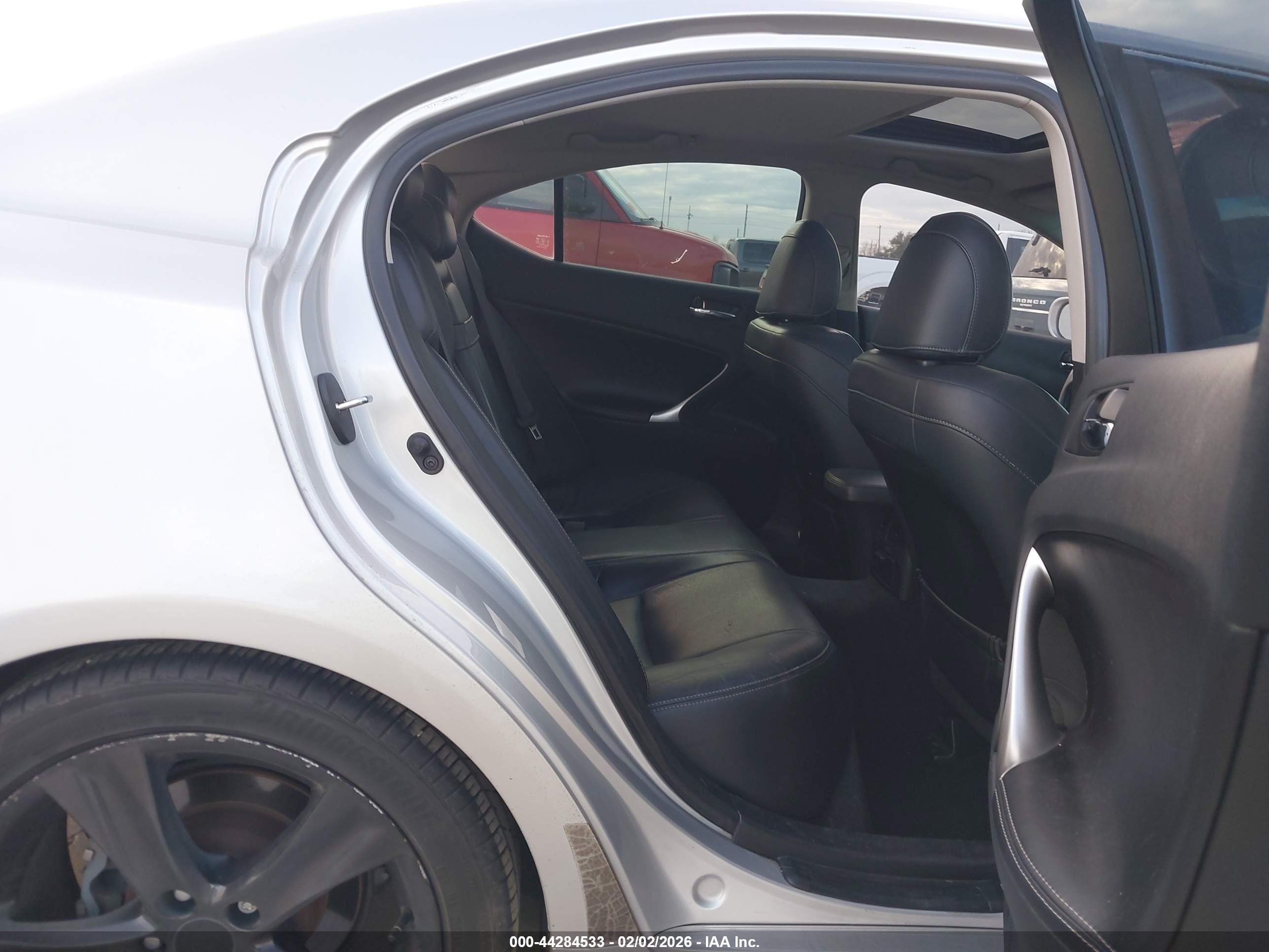 LEXUS IS image 8
